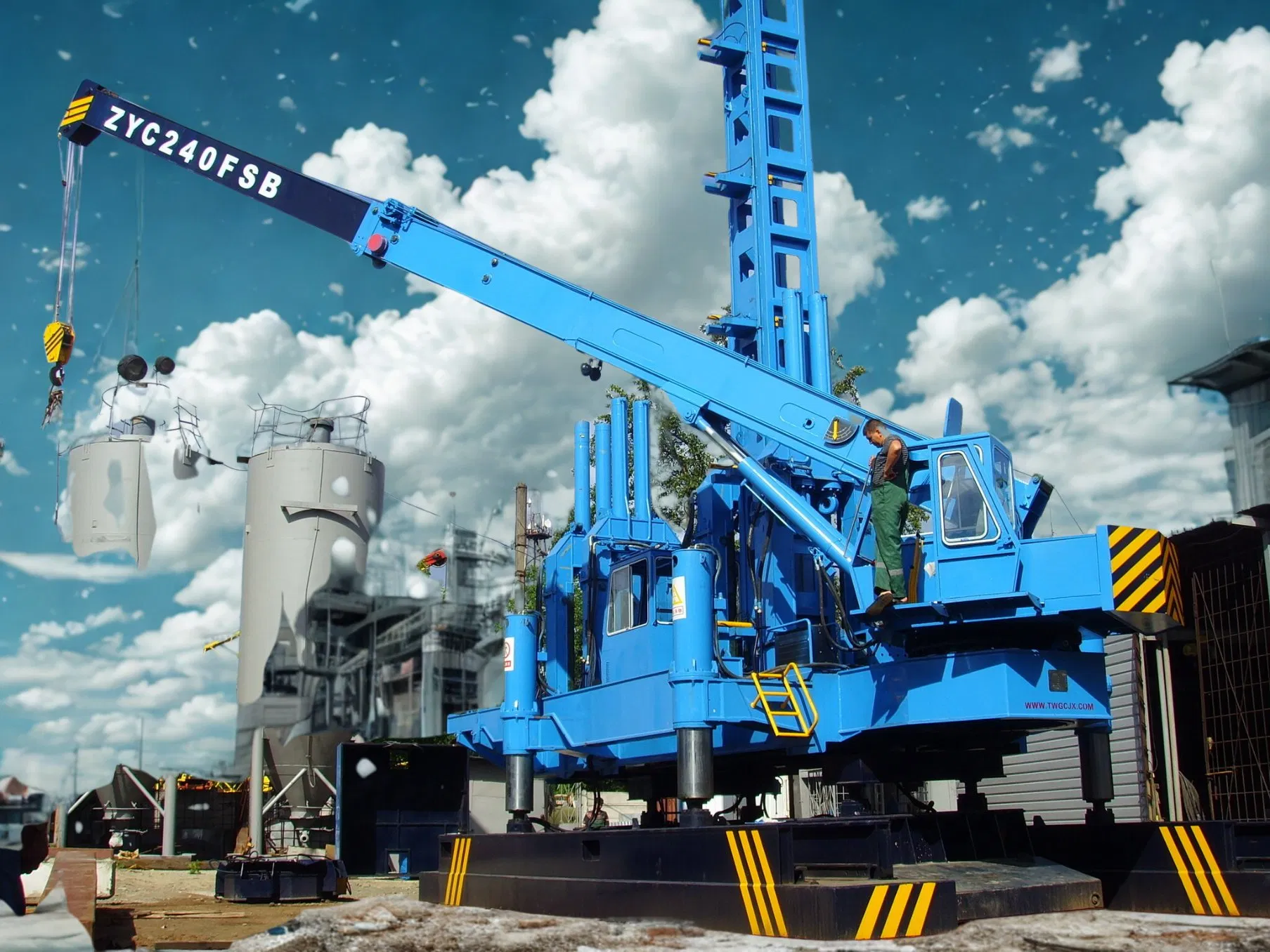 High-Performance 8t Pile Driving Equipment for Construction Projects