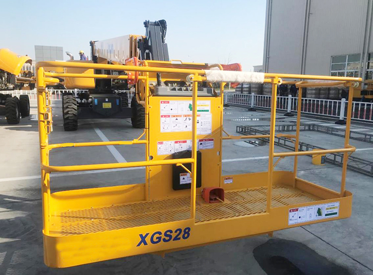 Self-Propelled Telescopic Lift Platform Mobile Elevated Work Platform 28m Payload at 340kg Xgs28