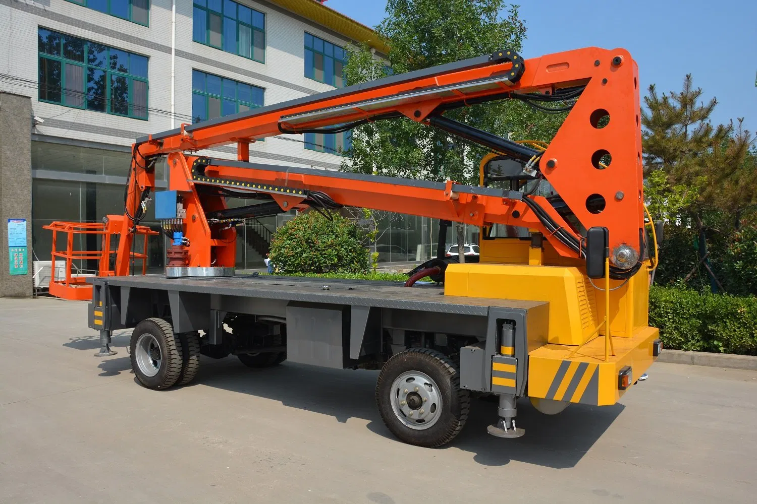 18m 200kg Aerial Mobile Trailer Mounted Articulating Boom Lift