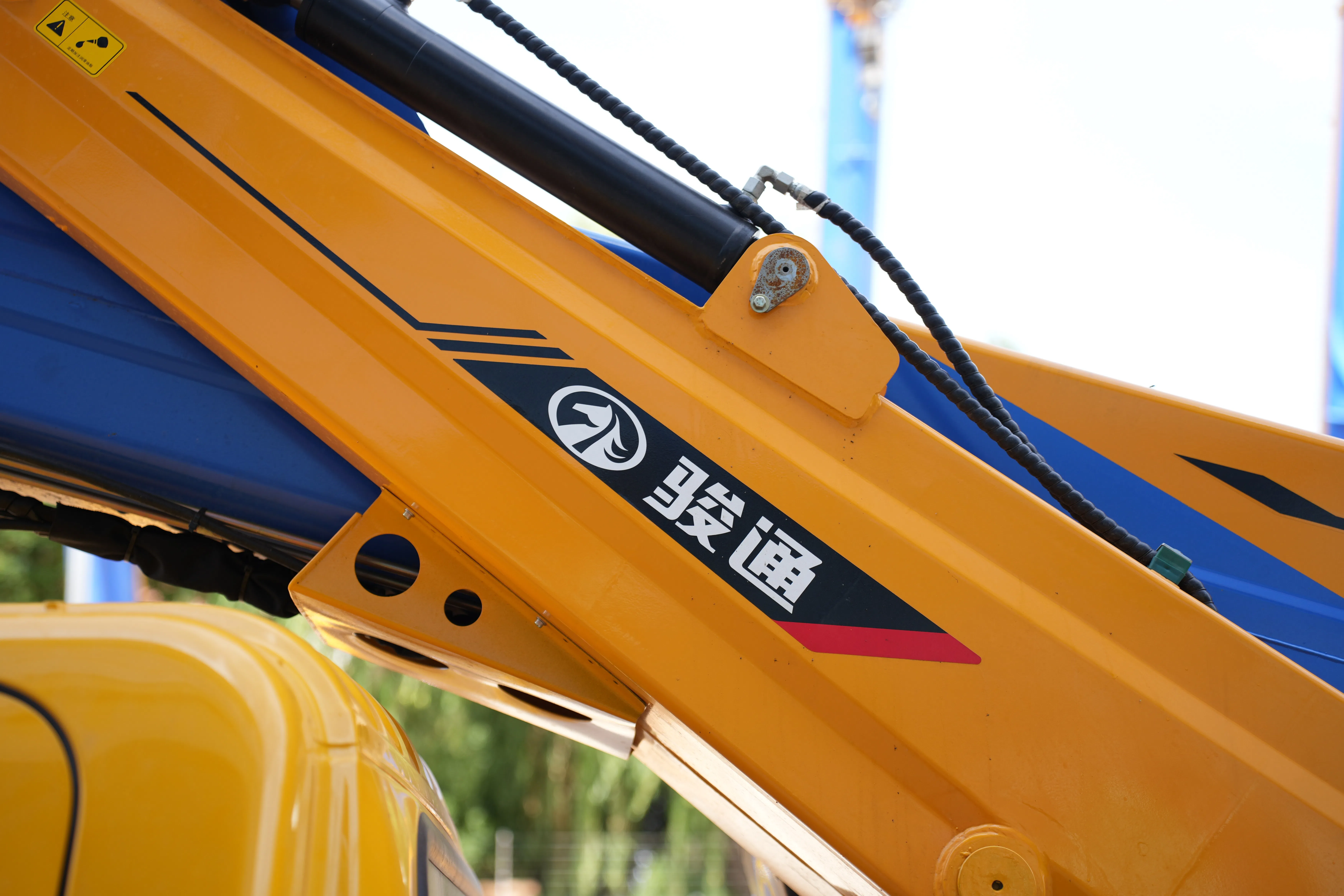 Heavy-Duty Aerial Work Equipment for 28-Meter Junton Access