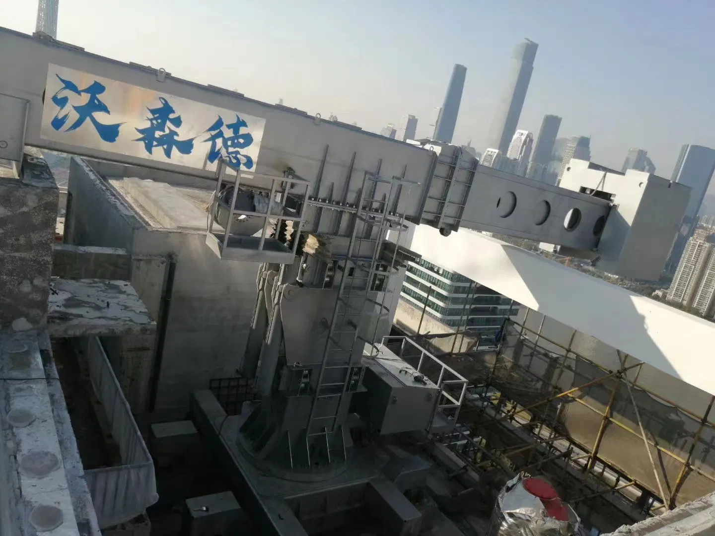 Telescopic Boom/Worthy Building Maintenance System Window Cleaning for High Rise Roof Track