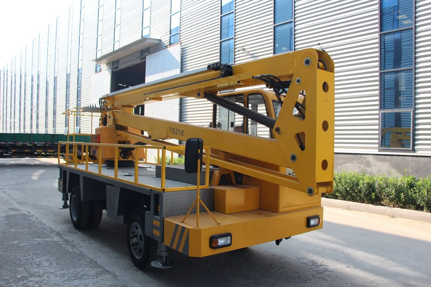 China 8-20m 200kg Height Diesel Trailer Boom Lift Articulating Boom Lift