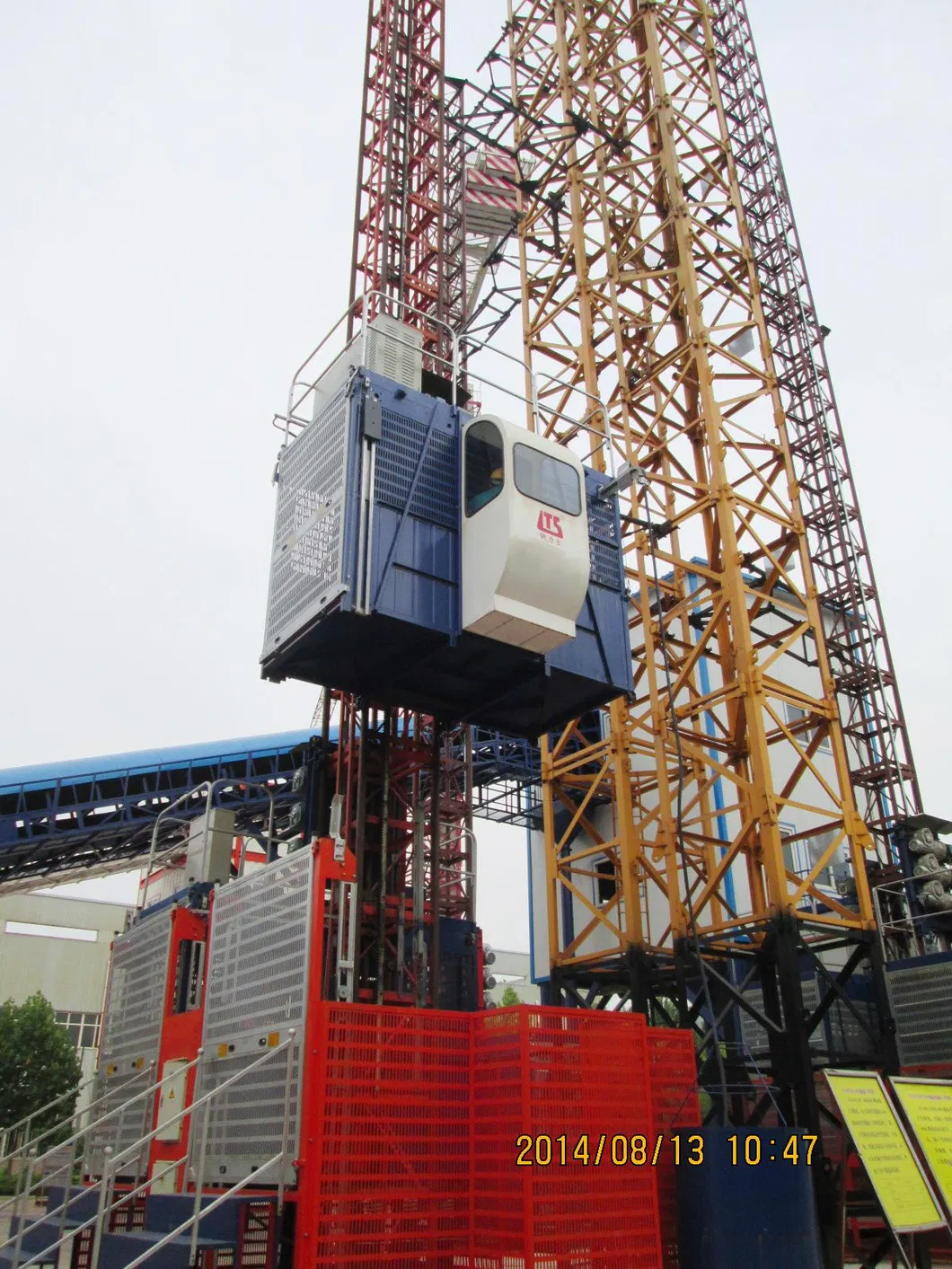 SC200 Construction Elevator Photo 2