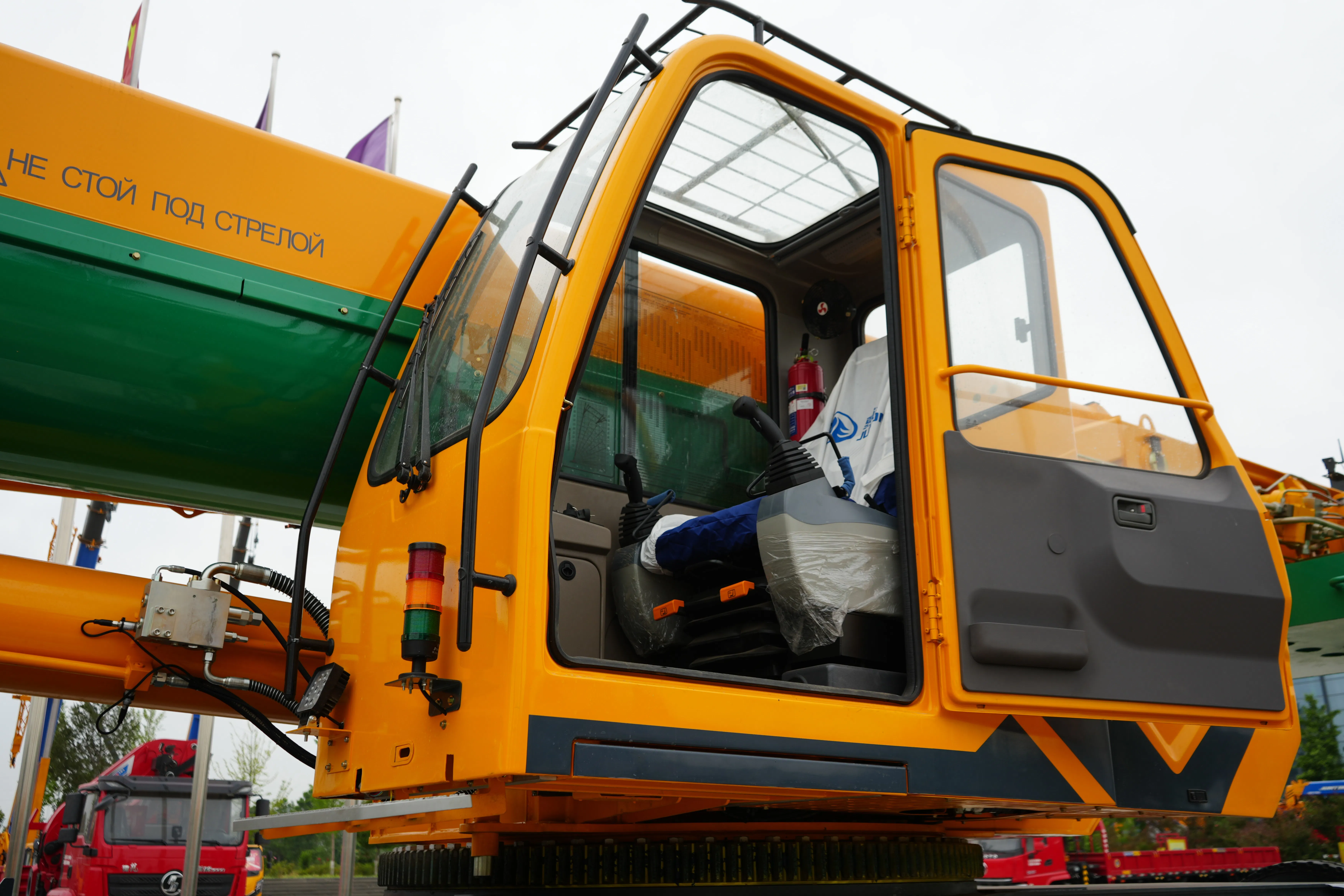 Heavy-Duty Truck Crane: Essential Lifting Solution for Construction