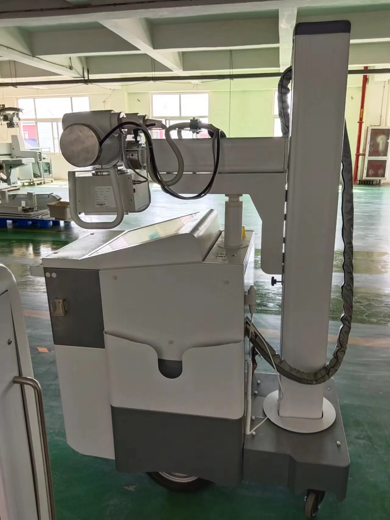 China Medical Equipment Factory 32kw Digital Mobile X-ray Radiography System