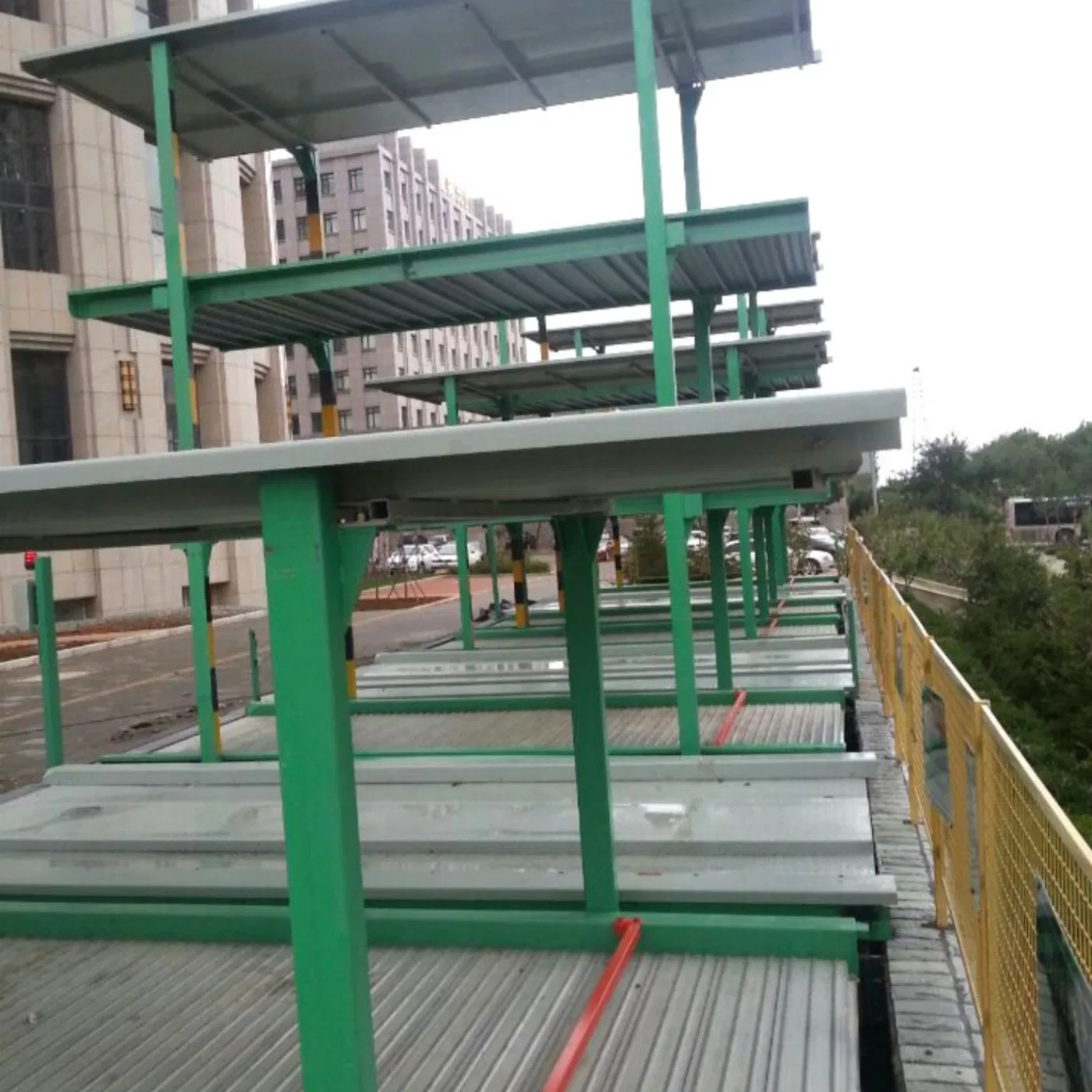 Four Column Parking Solution with Minimal Maintenance Requirements and Easy Service Access