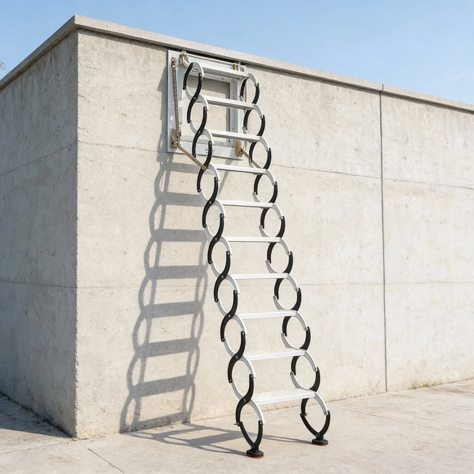 Outdoor Steel Wall Mounted Retractable Ladder System