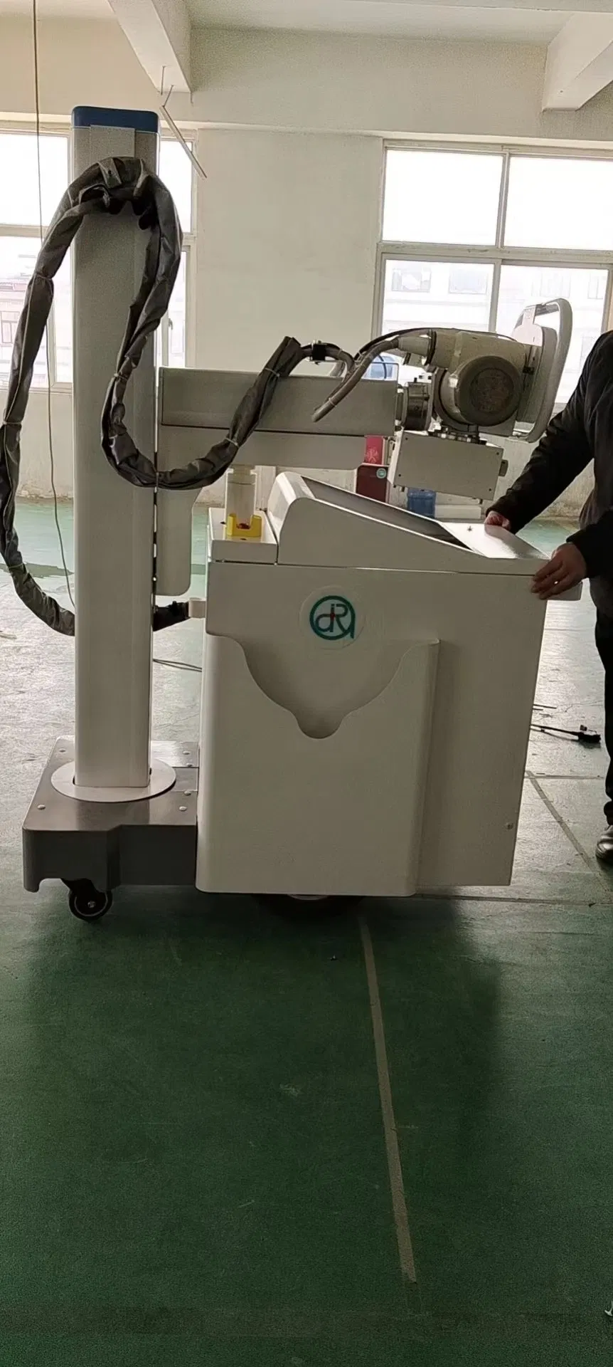 China Medical Equipment Factory 32kw Digital Mobile X-ray Radiography System