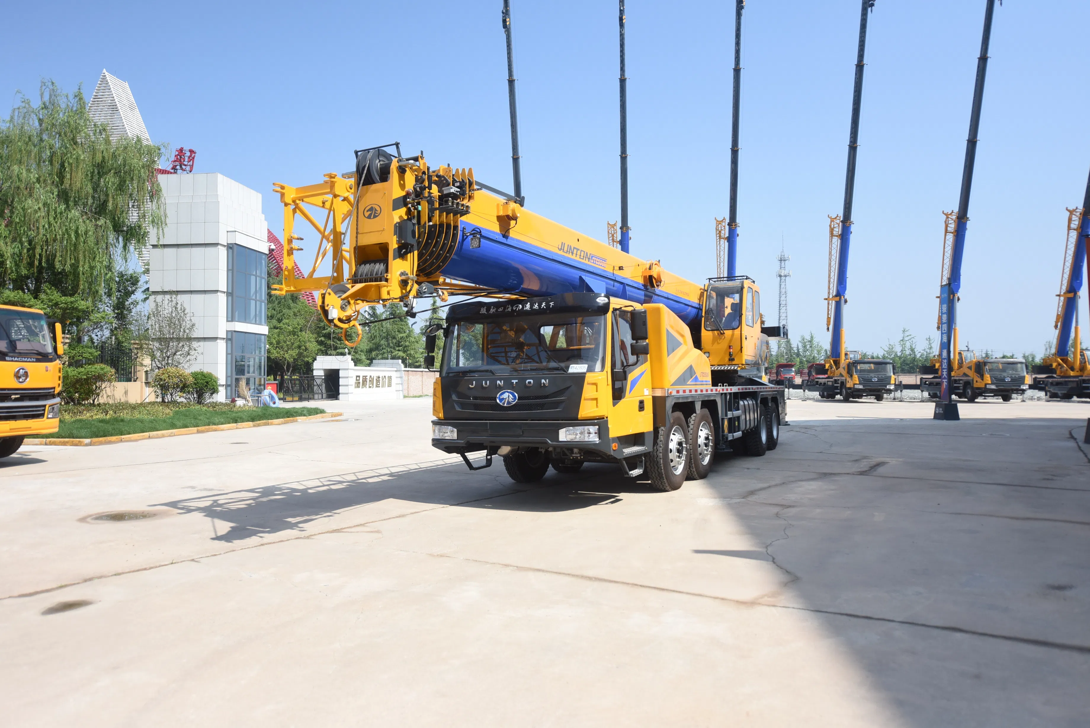 Heavy-Duty Truck Crane: Essential Lifting Solution for Construction