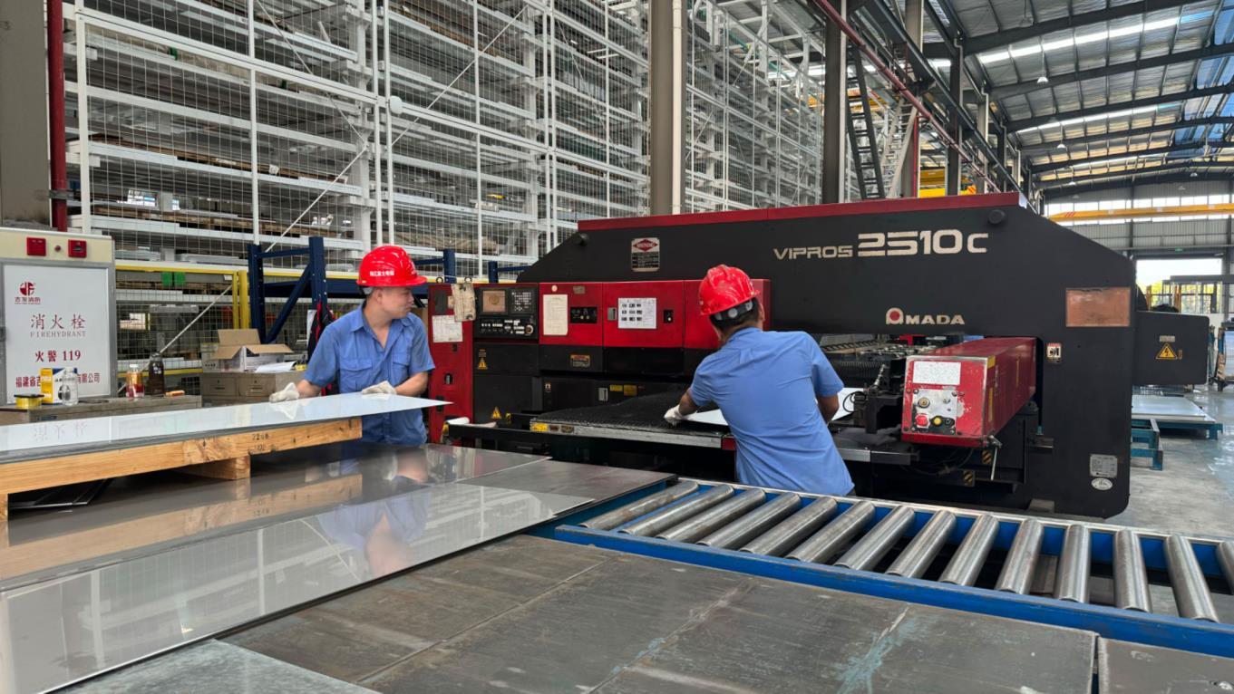 DHI Lift plate shearing machine — precision metal cutting for elevator components