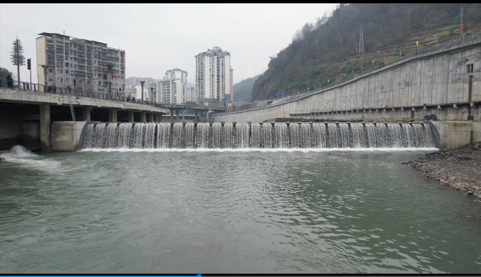 Chengkou Hydraulic Elevator Dam Project Store Water Irrigate Landscape Flood Control