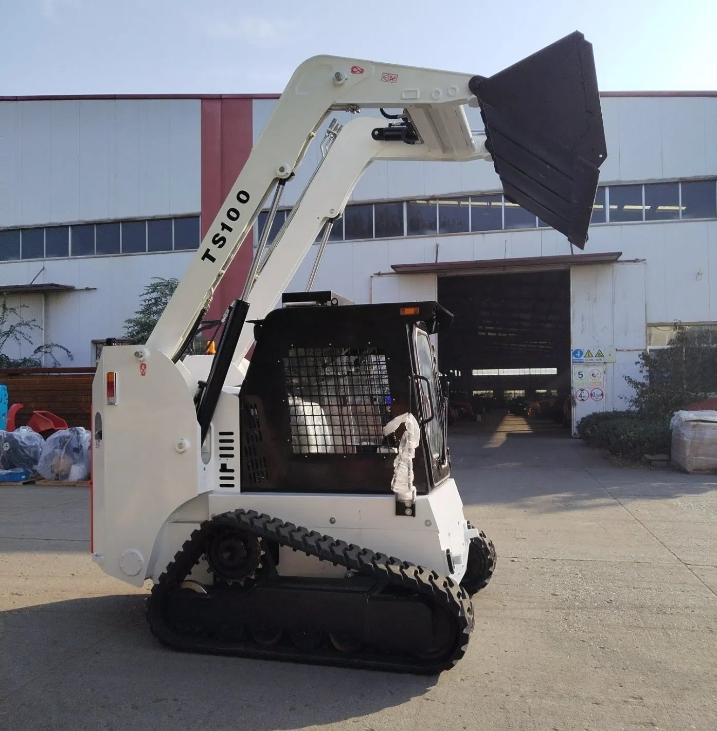 Heavy Construction Equipment Earth-Moving Machinery 100HP Ts100 Tracked Skid Steer with Rated Load 1200kgs Bucket Capacity 0.55cbm