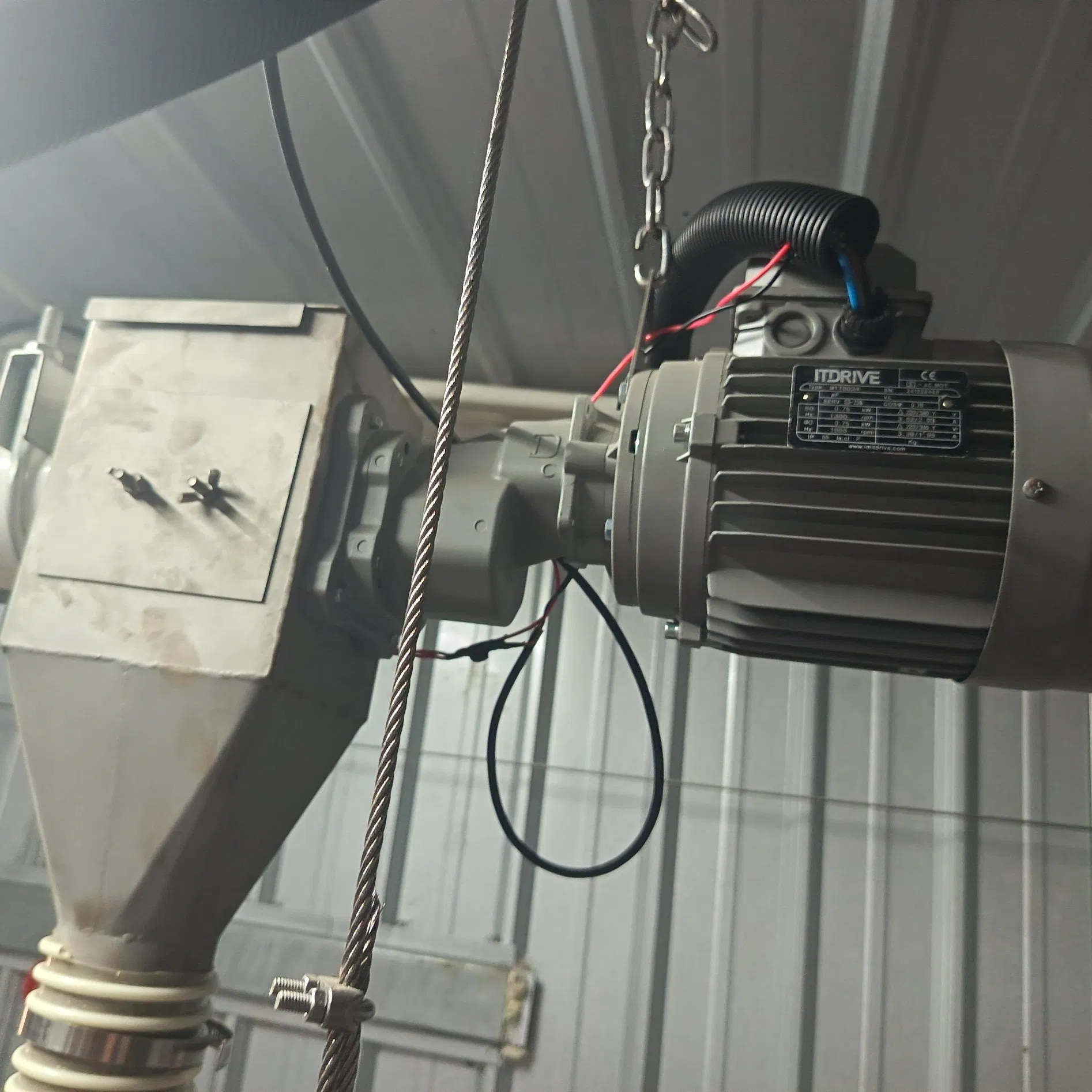 Compact Efficient Fill System Equipment Lightweight Construction Fast Setup Durable Material User-Friendly Operation Ideal for Layer Farms