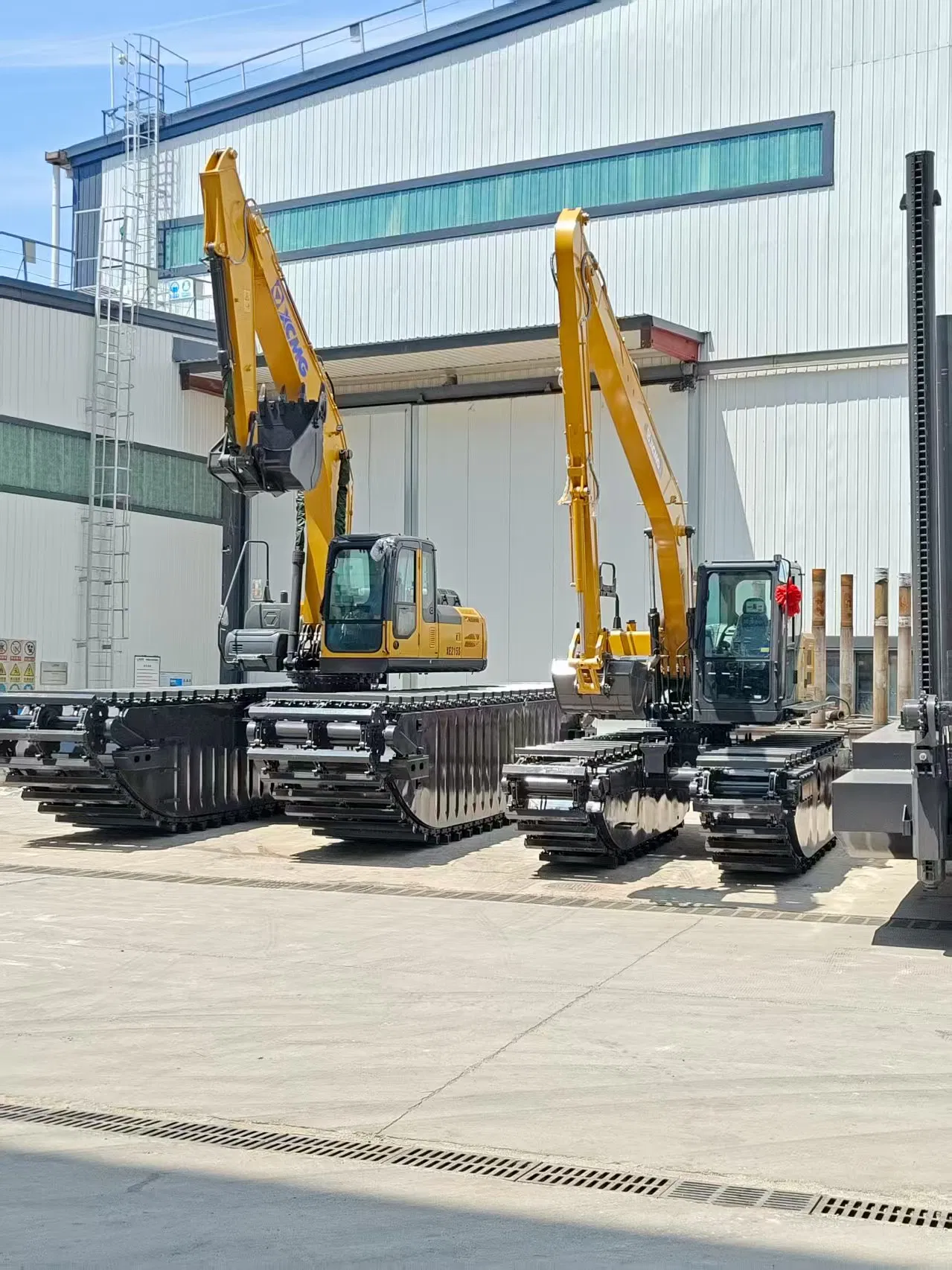 Custom Amphibious Undercarriage System for Floating Excavator Efficiency