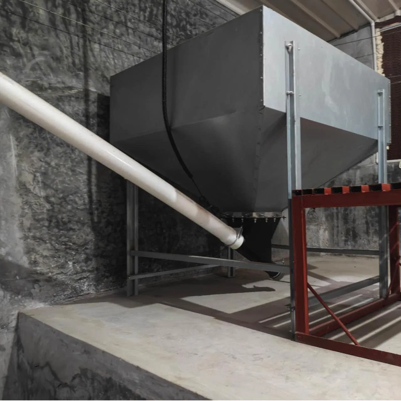 Superior Compact Fill System Equipment Quick Setup Durable Construction Low Noise Adjustable Feeding Flow Ideal for Layer and Broiler Farms