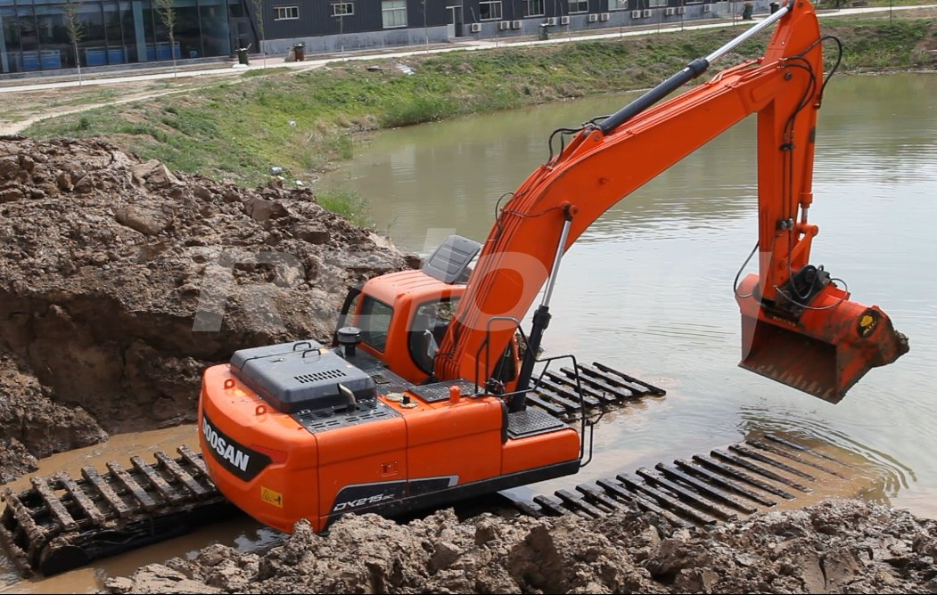 Digging Equipment with Floating Pontoon 20 Ton Swamp Amphibious Excavator