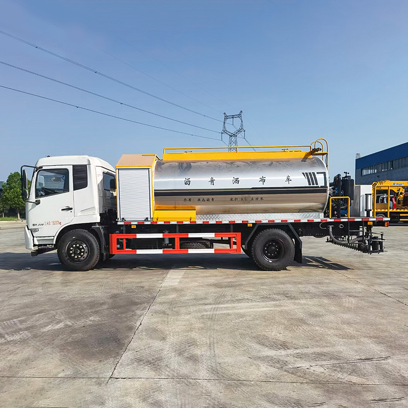 Dongfeng 4X2 Asphalt Sprayer Truck for Efficient Roadwork