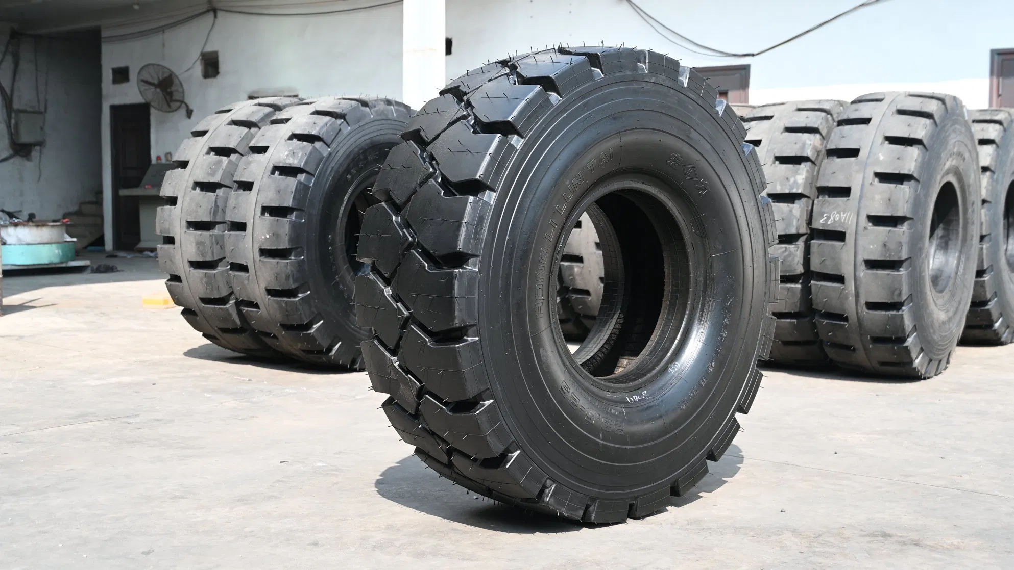 23.5-25 Extra Heavy-Duty Thickened OTR Tire, EL55 Tread - China Supplier for Construction/Mining