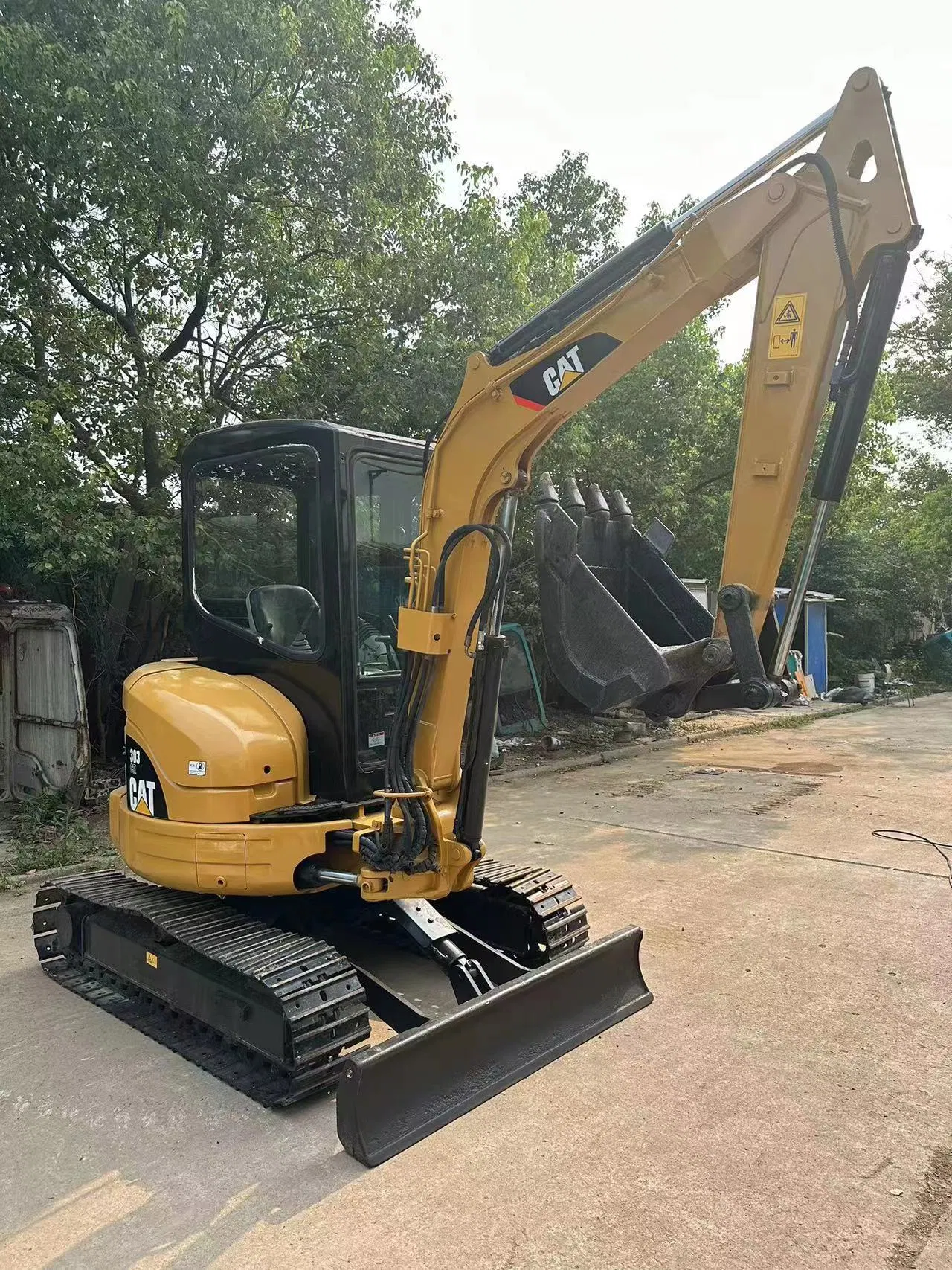 Mini Second Hand Cat 303e Excavator Small Earth Moving Machine for Garden Work Nice Used Cat303e Crawler Excavator on Sale