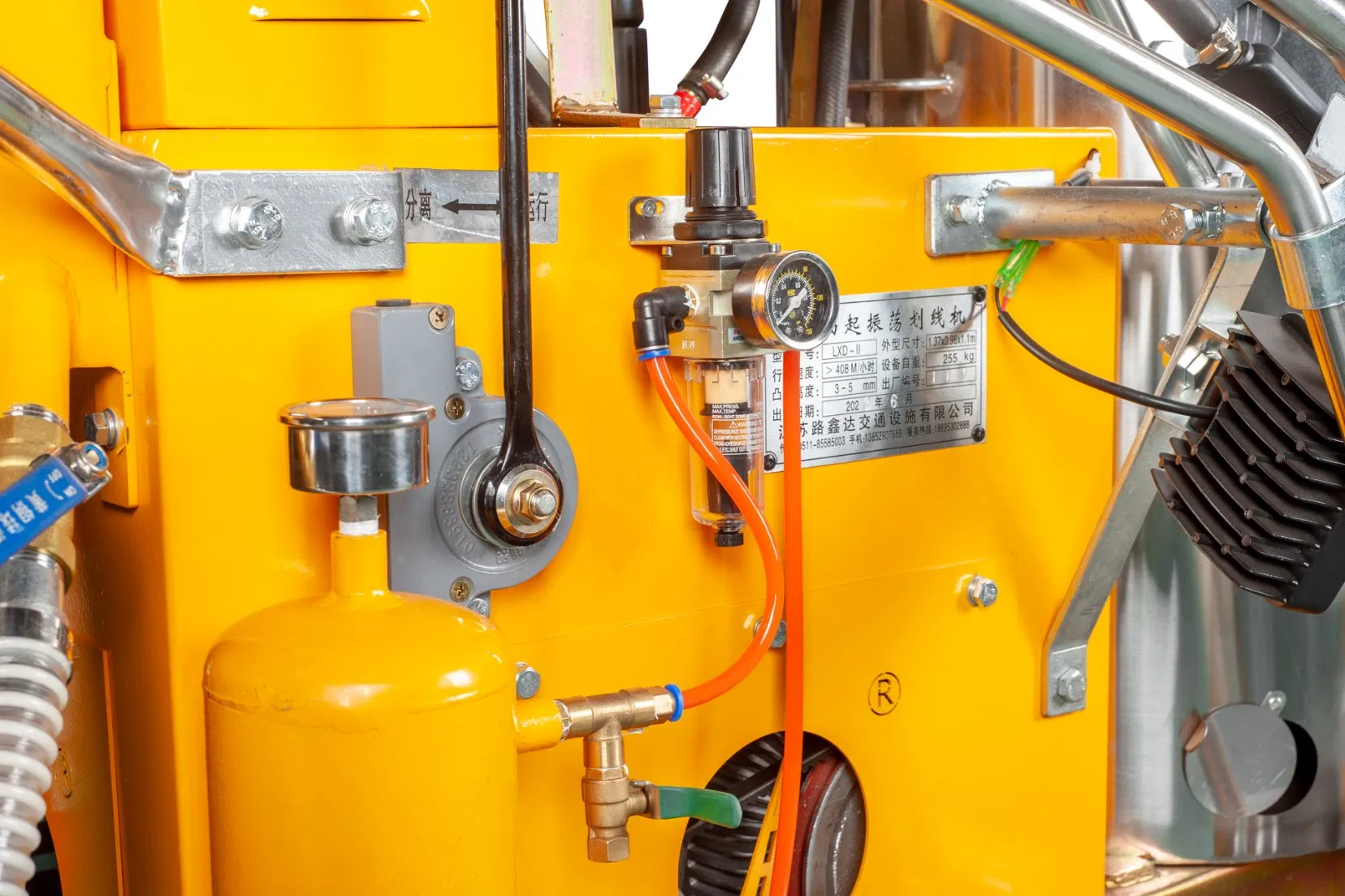 Hw Raised Oscillating Road Marking Equipment - Specialized Machine for Highway &amp; Urban Road Line Construction