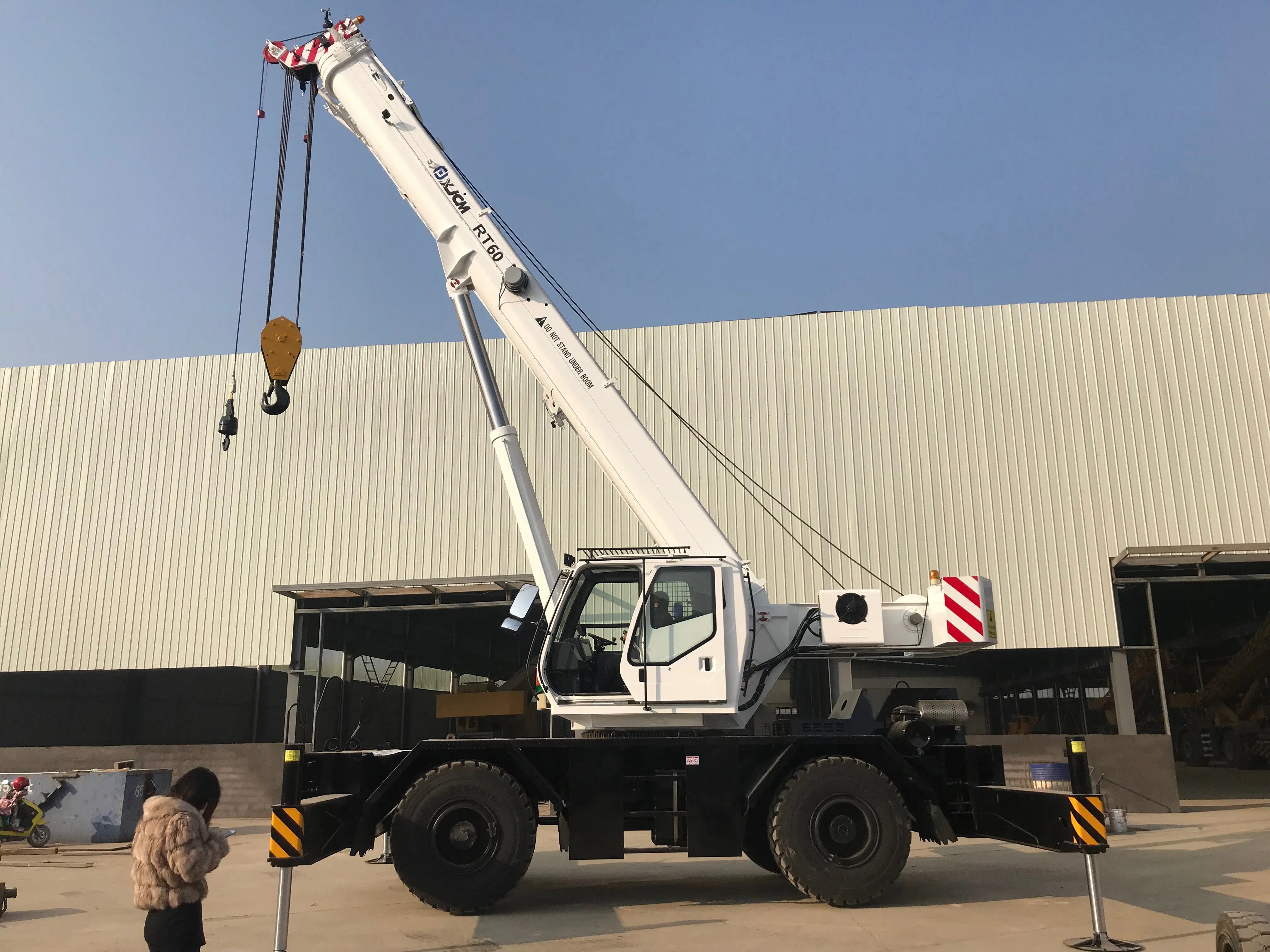 Construction Lifting Equipment with 4 Wheel Steering