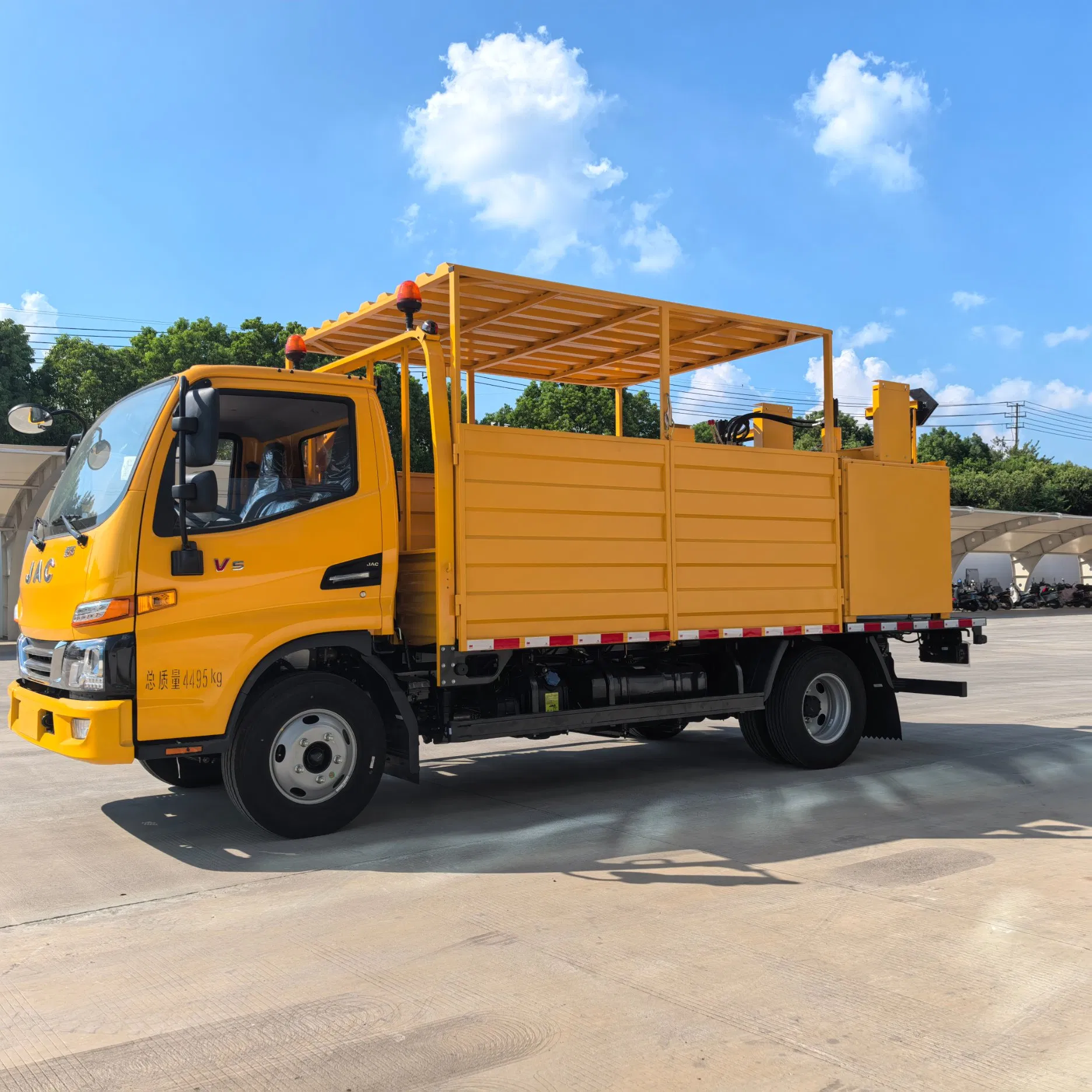 Hw-2000 Vehicle-Mounted Silent Hot Melt Kettle - Efficient Road Line Marking Machine Equipment for Highway &amp; Airport