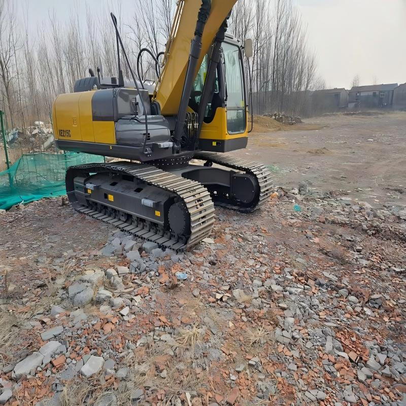 Versatile Earthmoving Solution: Ideal for Mining, Construction and Road Work