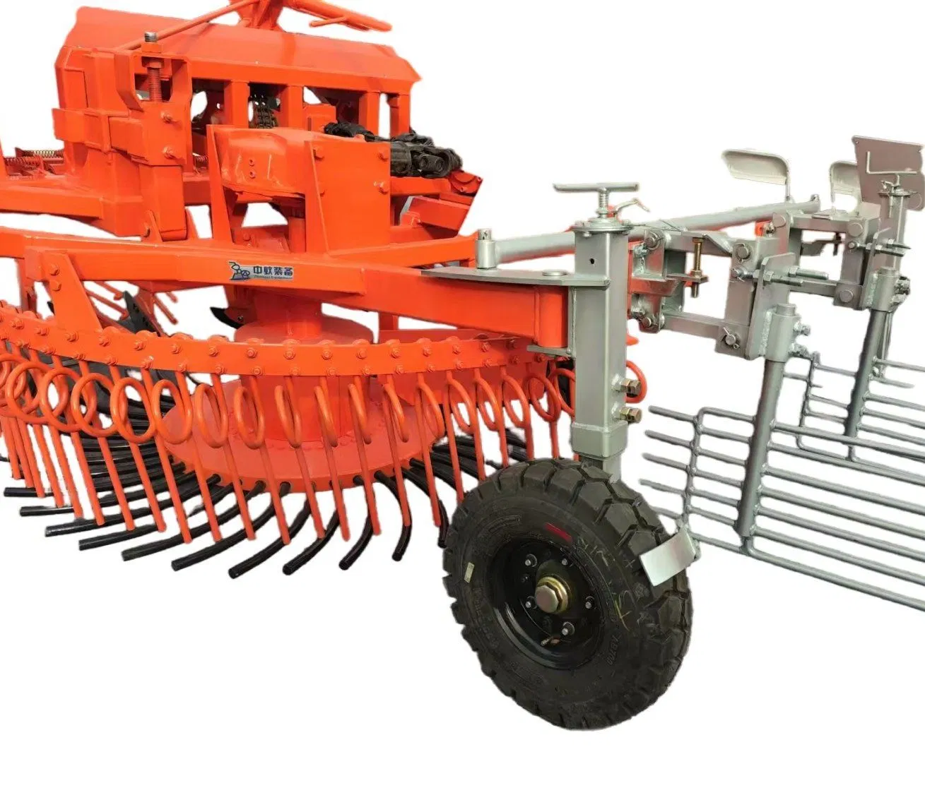 High-Efficiency 6 Row Agricultural Harvesting Machine with Plow Blade