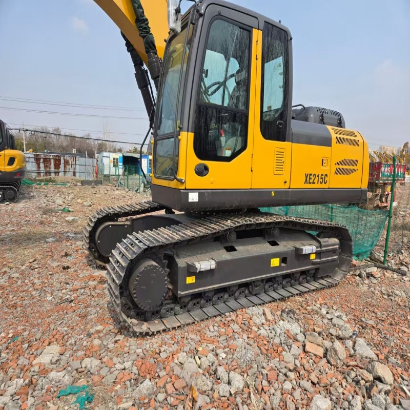 Versatile Earthmoving Solution: Ideal for Mining, Construction and Road Work