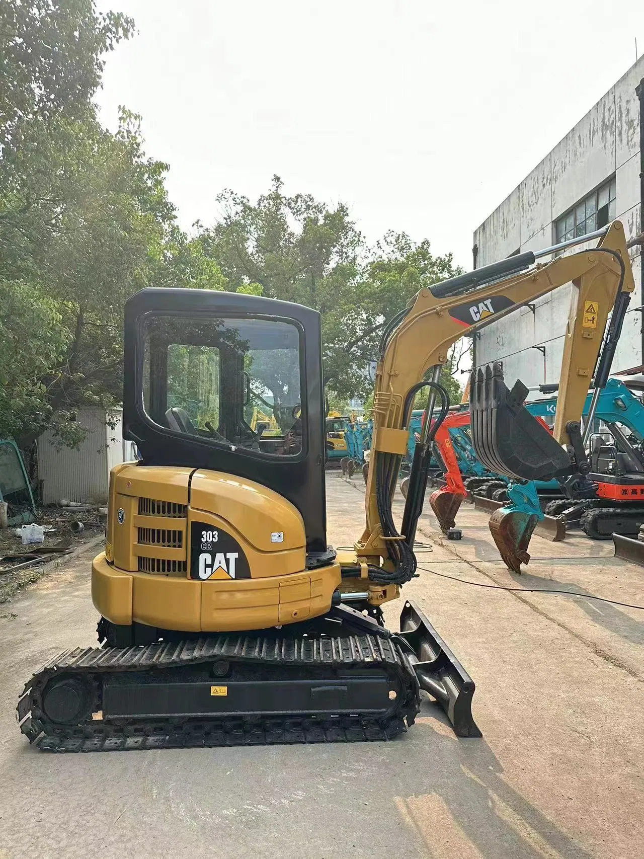 Mini Second Hand Cat 303e Excavator Small Earth Moving Machine for Garden Work Nice Used Cat303e Crawler Excavator on Sale