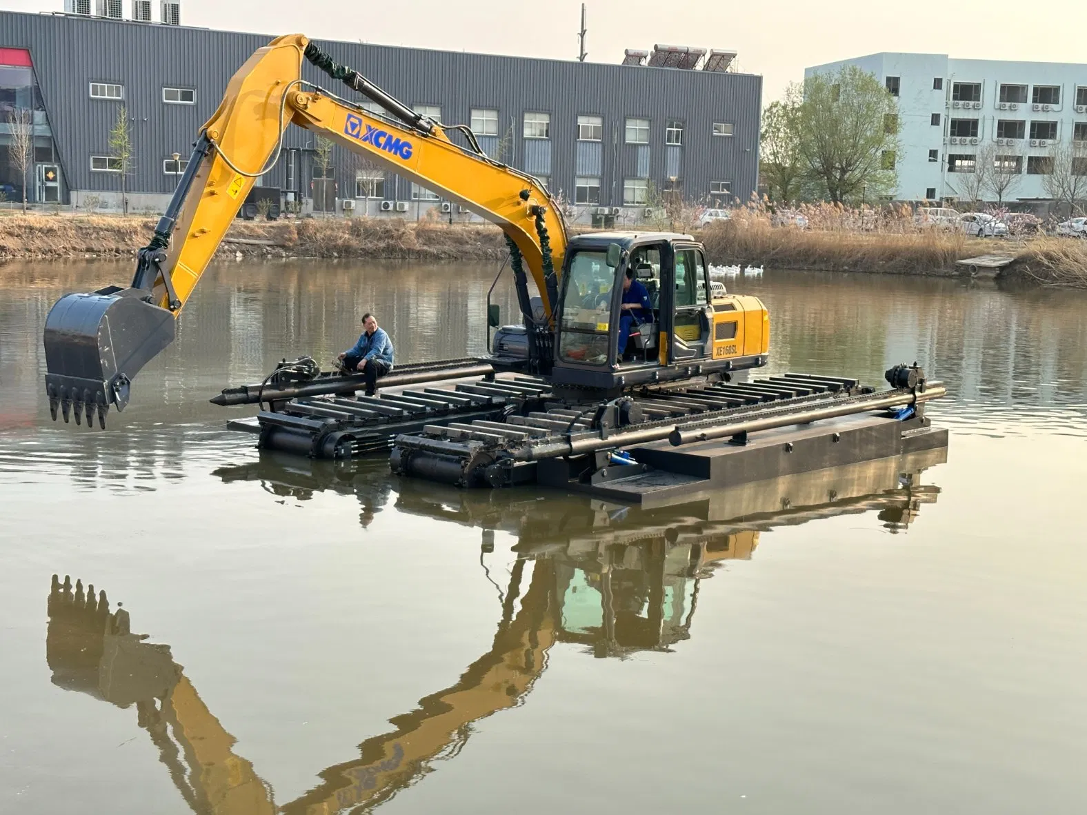 Professional Amphibious Excavator Pontoon Systems