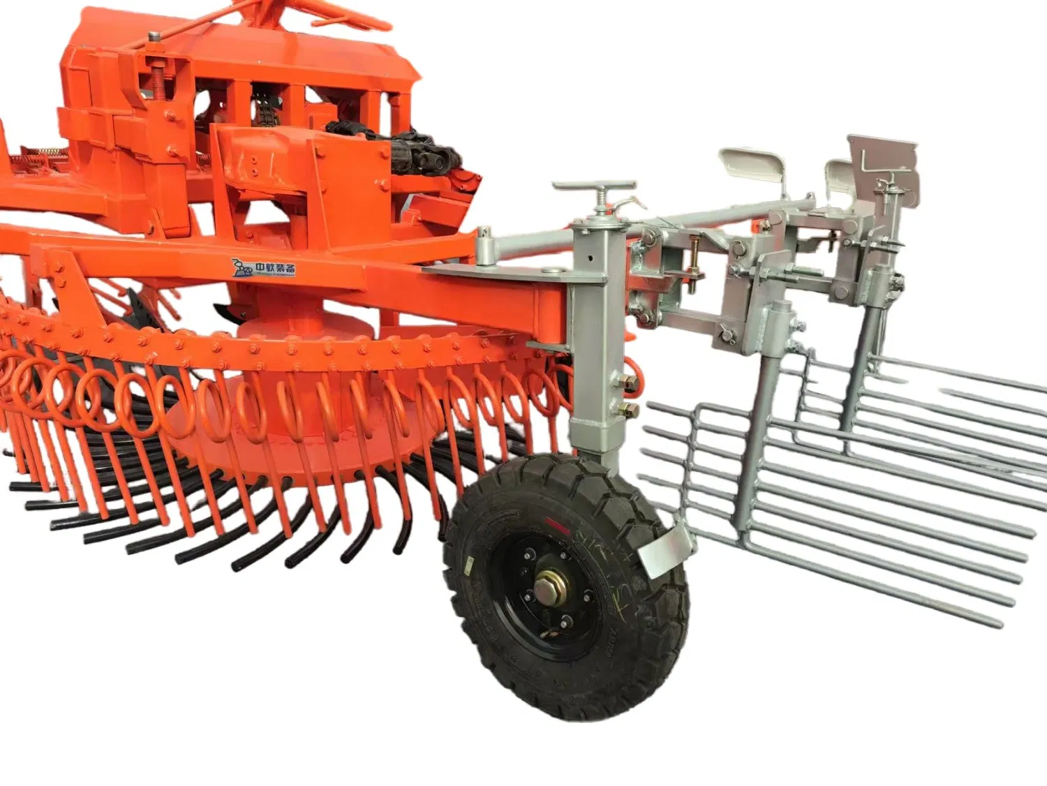 Advanced 4-Row Beet Harvesting Equipment: Equipped with Tailored Folding Solutions