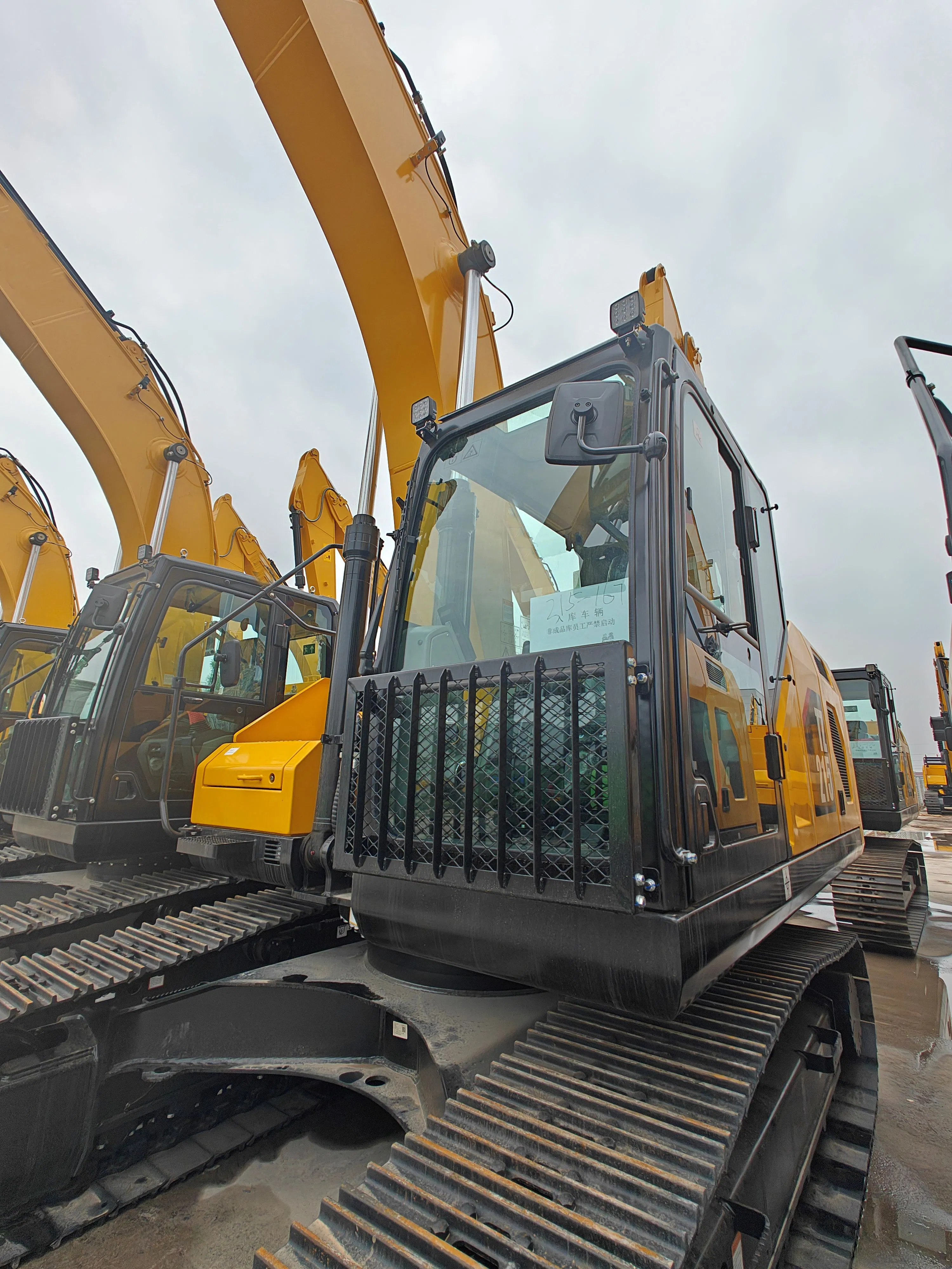 21 Ton Hydraulic Excavator: Efficient Earth Moving Machine for Construction