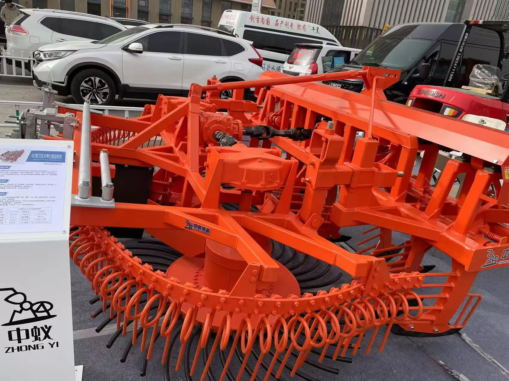 Advanced 6 Row Beet Harvesting Machine with Adjustable Blades