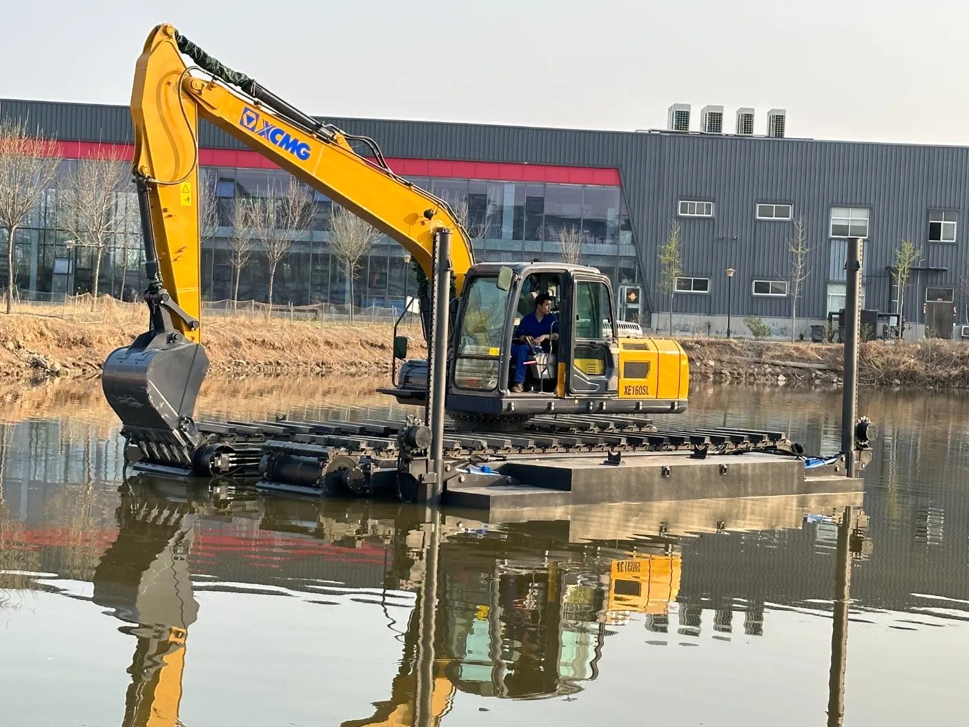 Custom Amphibious Undercarriage System for Floating Excavator Efficiency