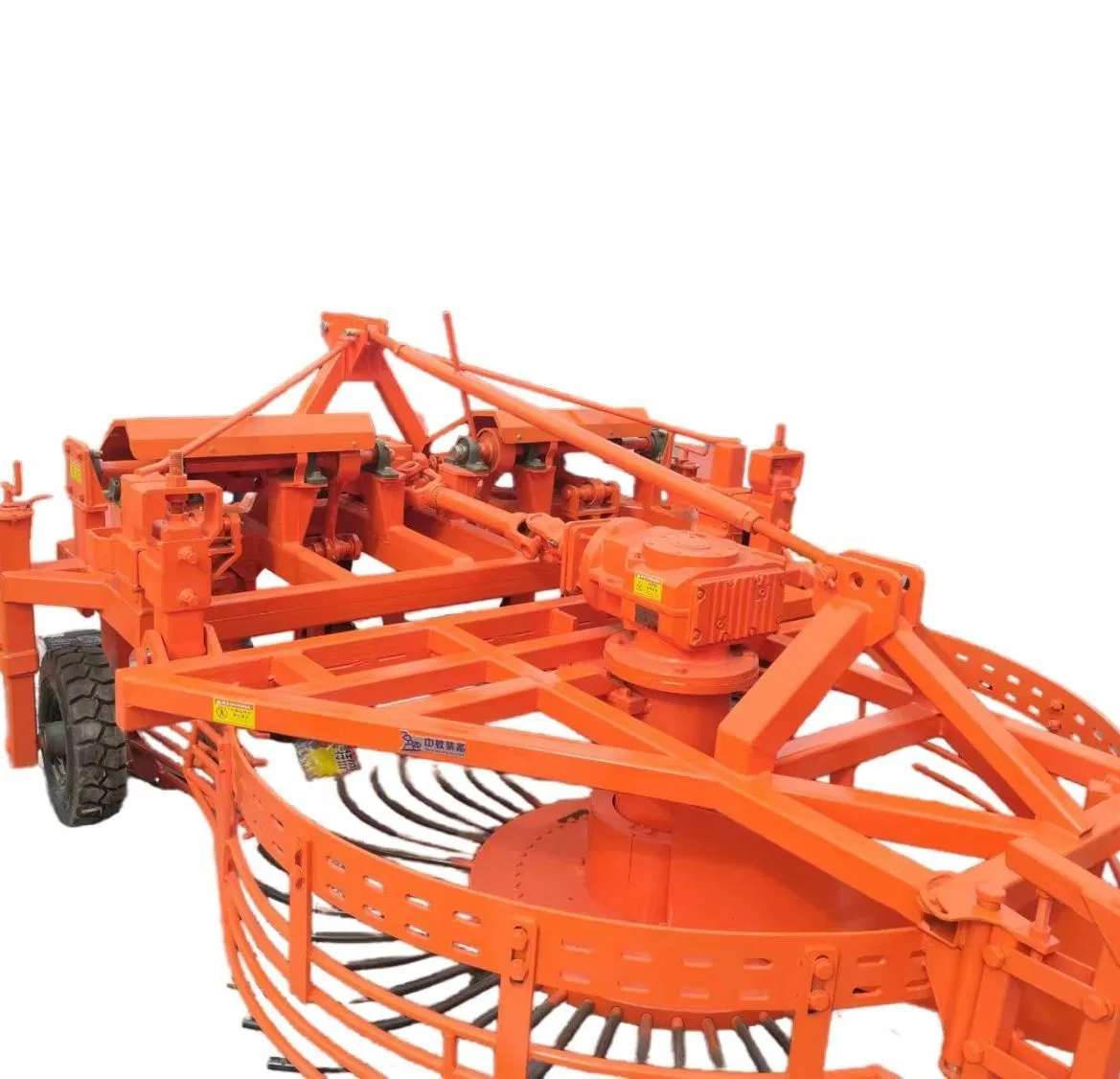 Beet Pulling and Gathering Machine with Tensified Sieve for Sufficiently Beet Harvesting Opreating Width More Than 3m