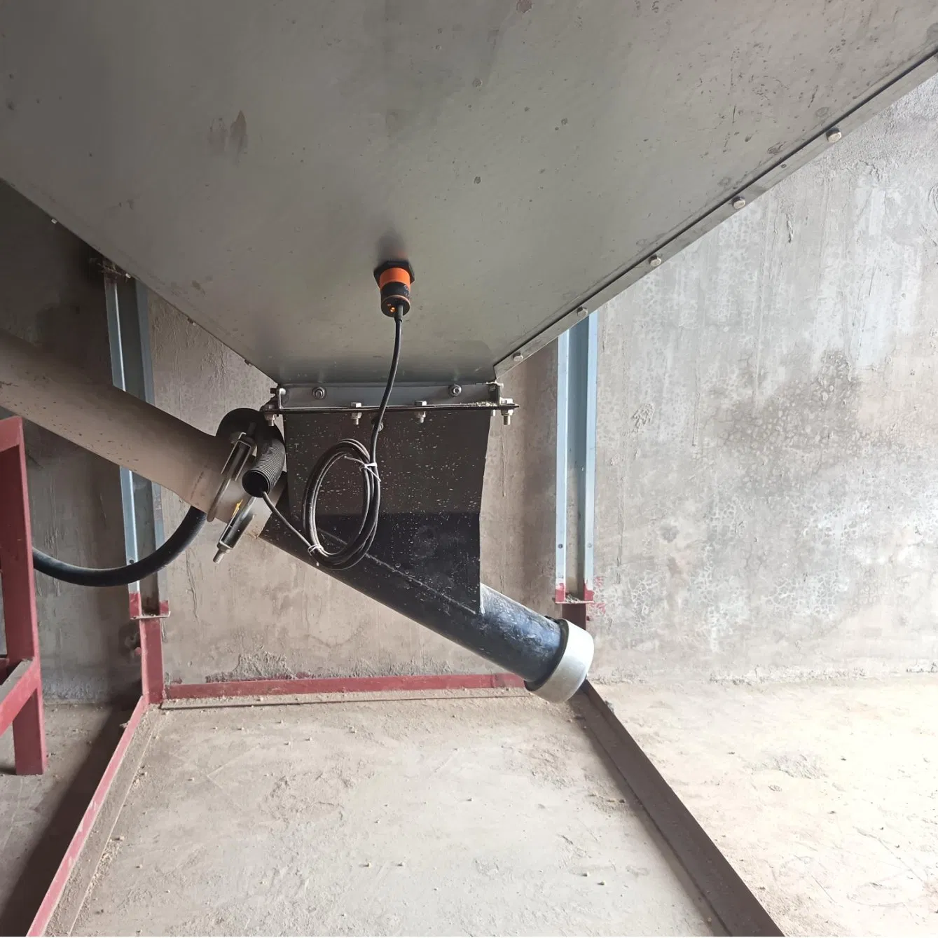 Compact Efficient Fill System Equipment Lightweight Construction Fast Setup Durable Material User-Friendly Operation Ideal for Layer Farms