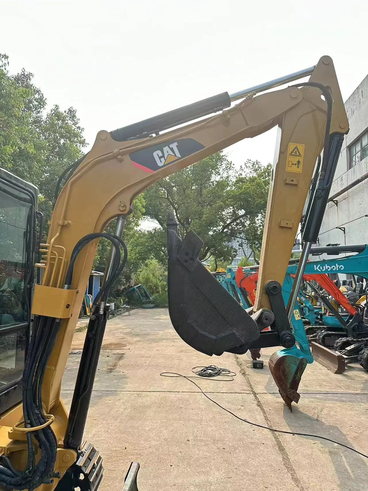 Mini Second Hand Cat 303e Excavator Small Earth Moving Machine for Garden Work Nice Used Cat303e Crawler Excavator on Sale