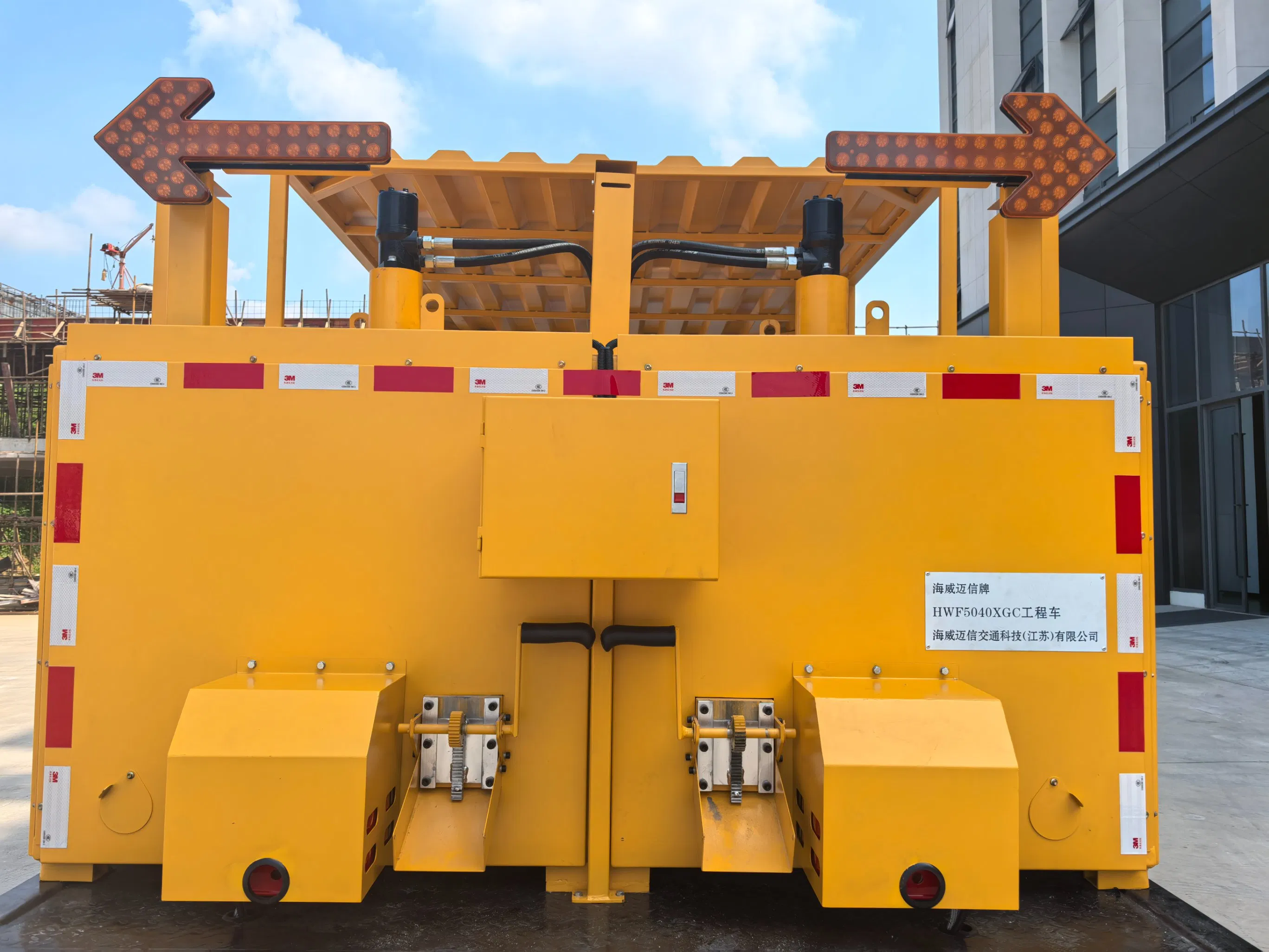 Hw-2000 Vehicle-Mounted Silent Hot Melt Kettle - Efficient Road Line Marking Machine Equipment for Highway &amp; Airport