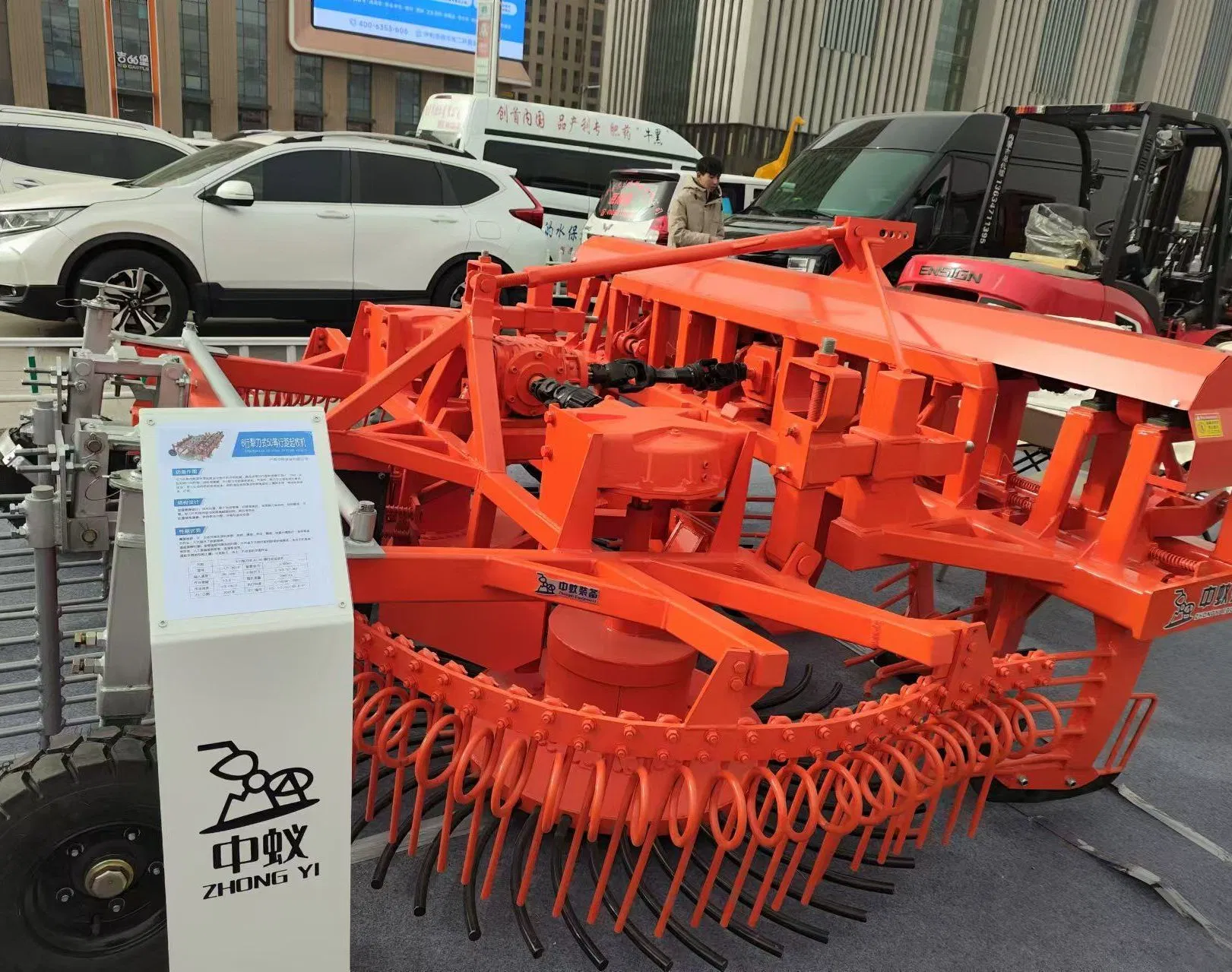 Advanced 6 Row Beet Harvesting Machine with Adjustable Blades