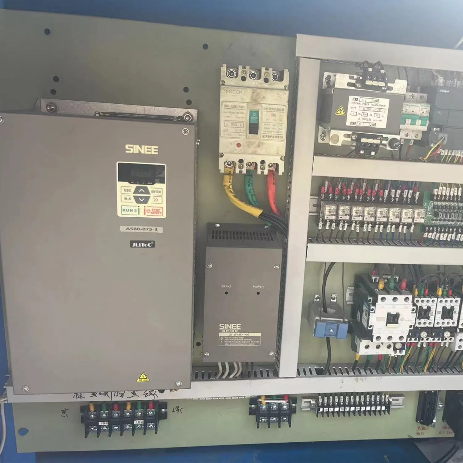 Efficient Concrete High-Tech Brick Machine for Smart Construction