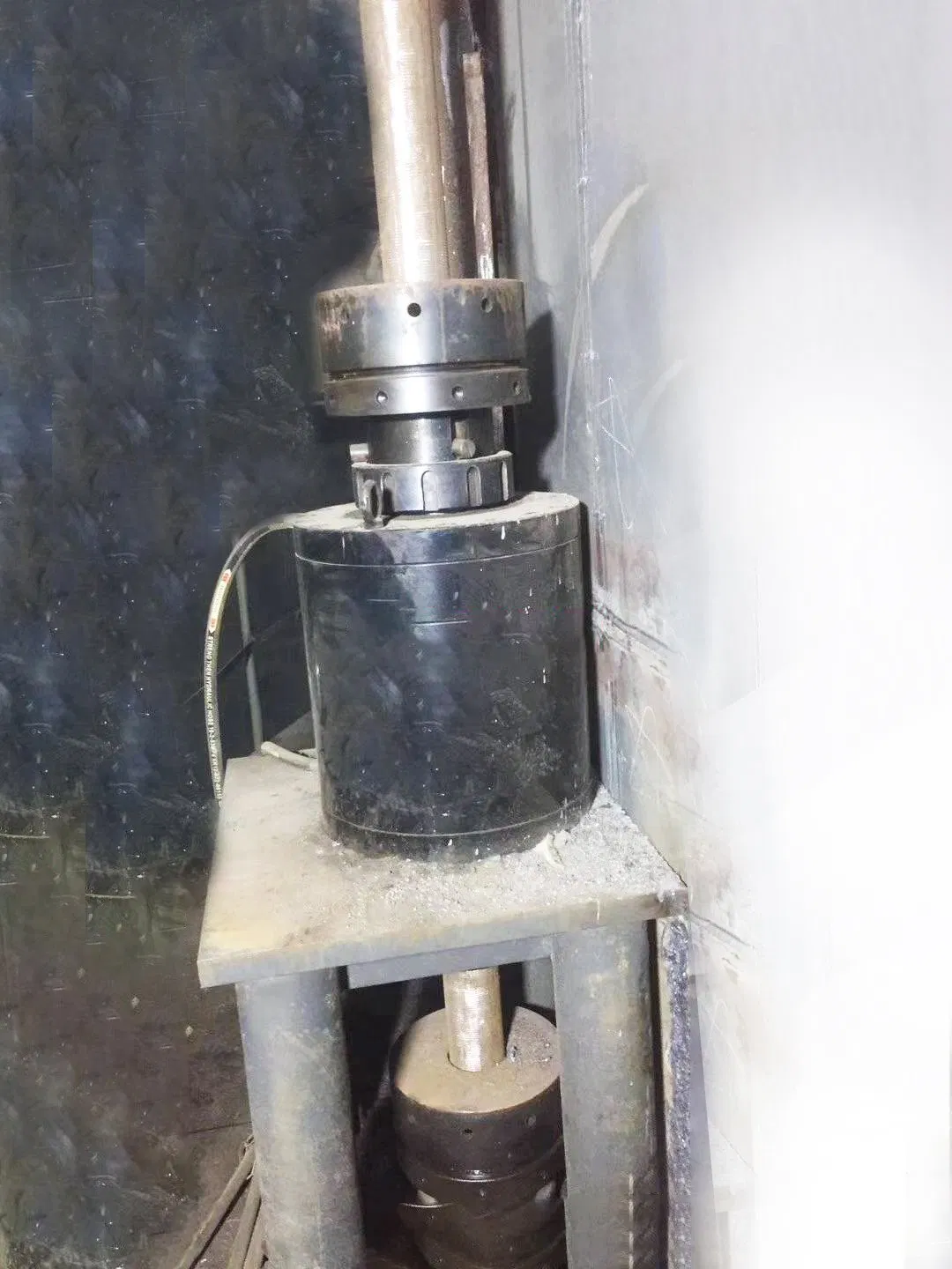 Simple &amp; Efficient Chuck Type Hydraulic Jacking Lifting 12t 16t 18t 20t 25t Economic Solution for Small Storage Tank Construction