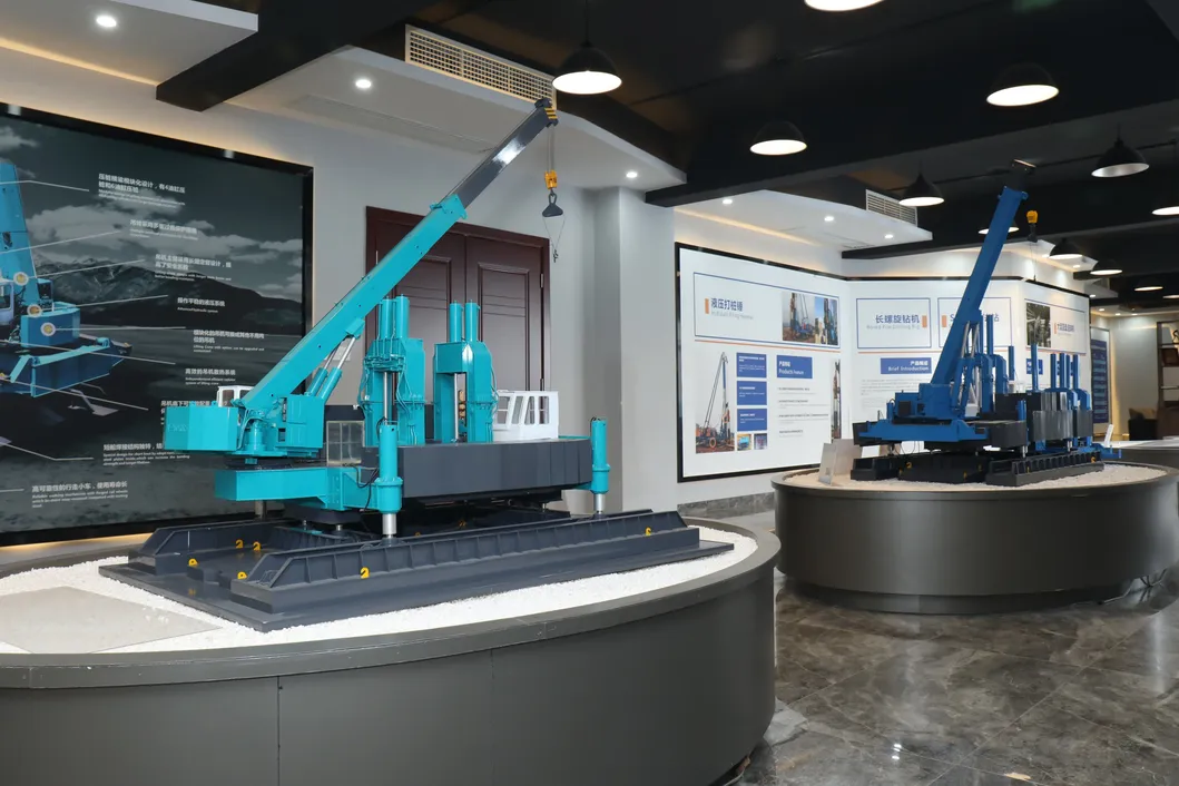 Hydraulic Piling Features