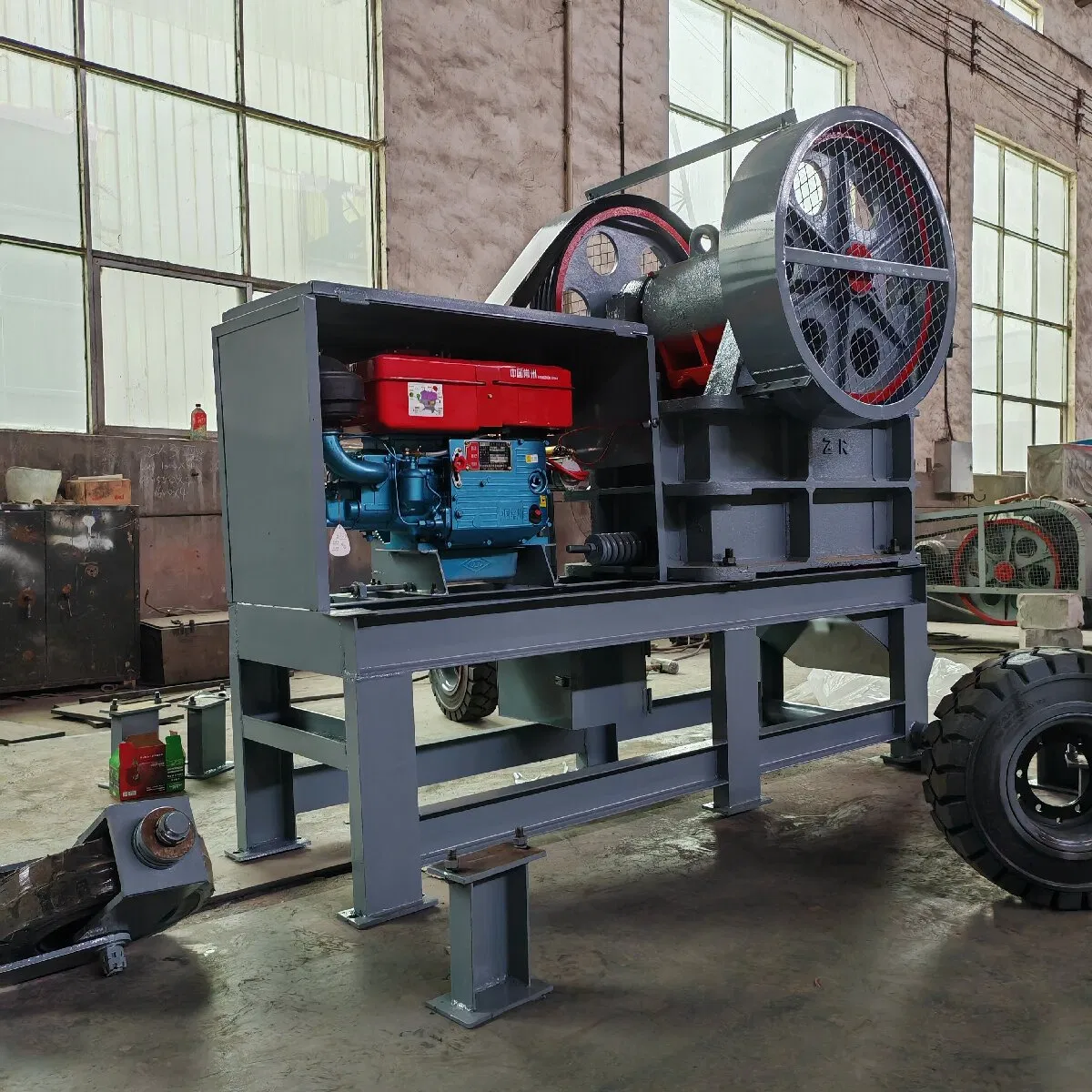 Mining jaw crusher manufacturer diesel engine driven portable small stone crusher