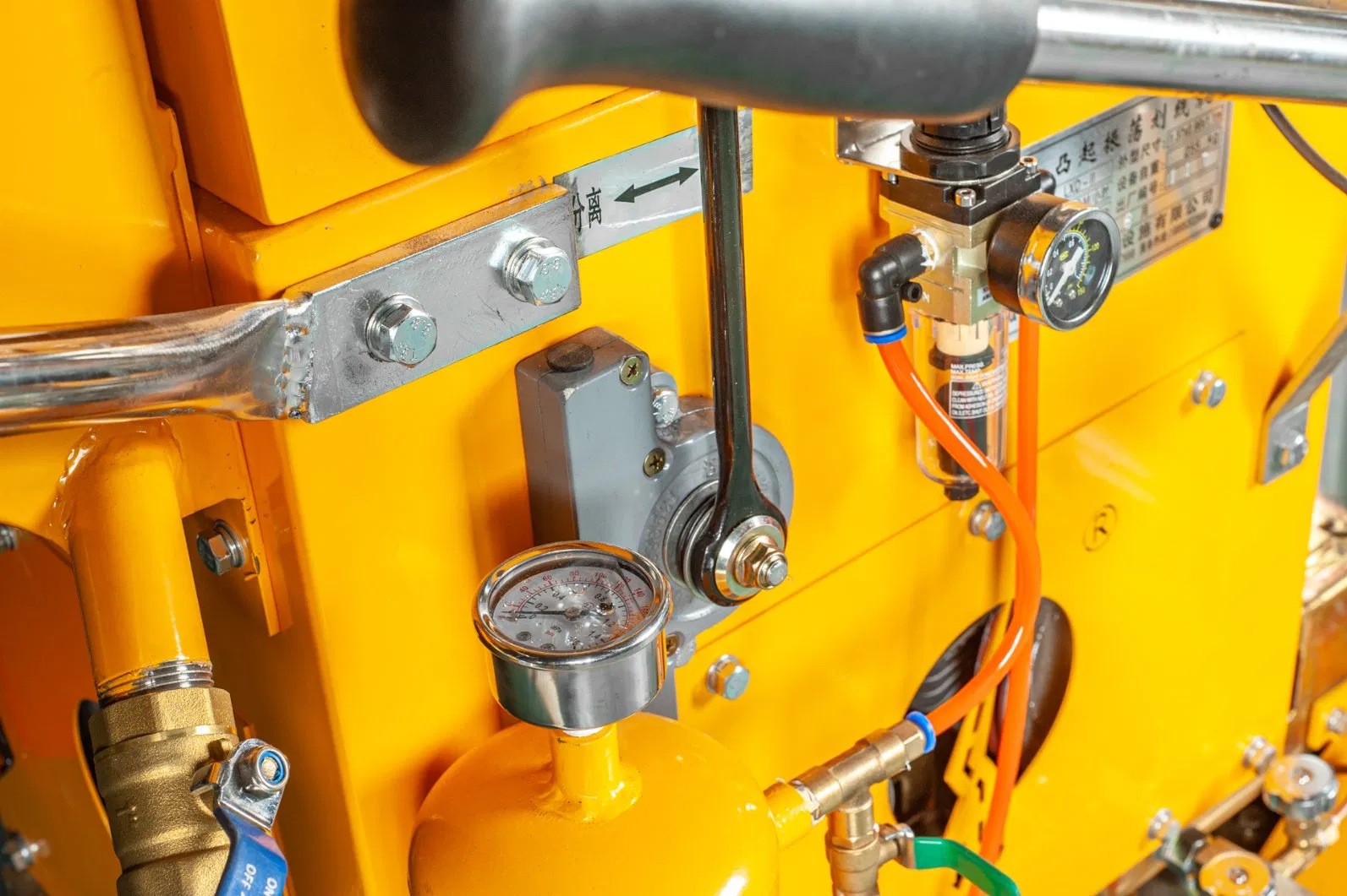 Hw Raised Oscillating Road Marking Equipment - Specialized Machine for Highway &amp; Urban Road Line Construction