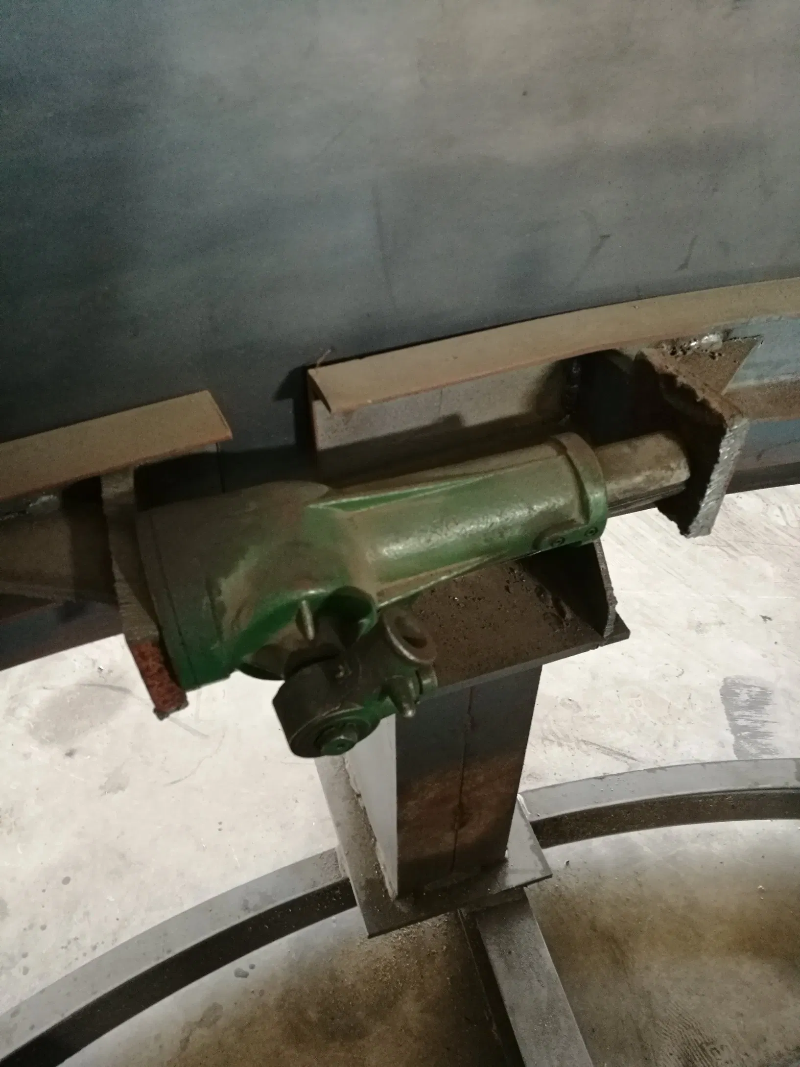 Simple &amp; Efficient Chuck Type Hydraulic Jacking Lifting 12t 16t 18t 20t 25t Economic Solution for Small Storage Tank Construction