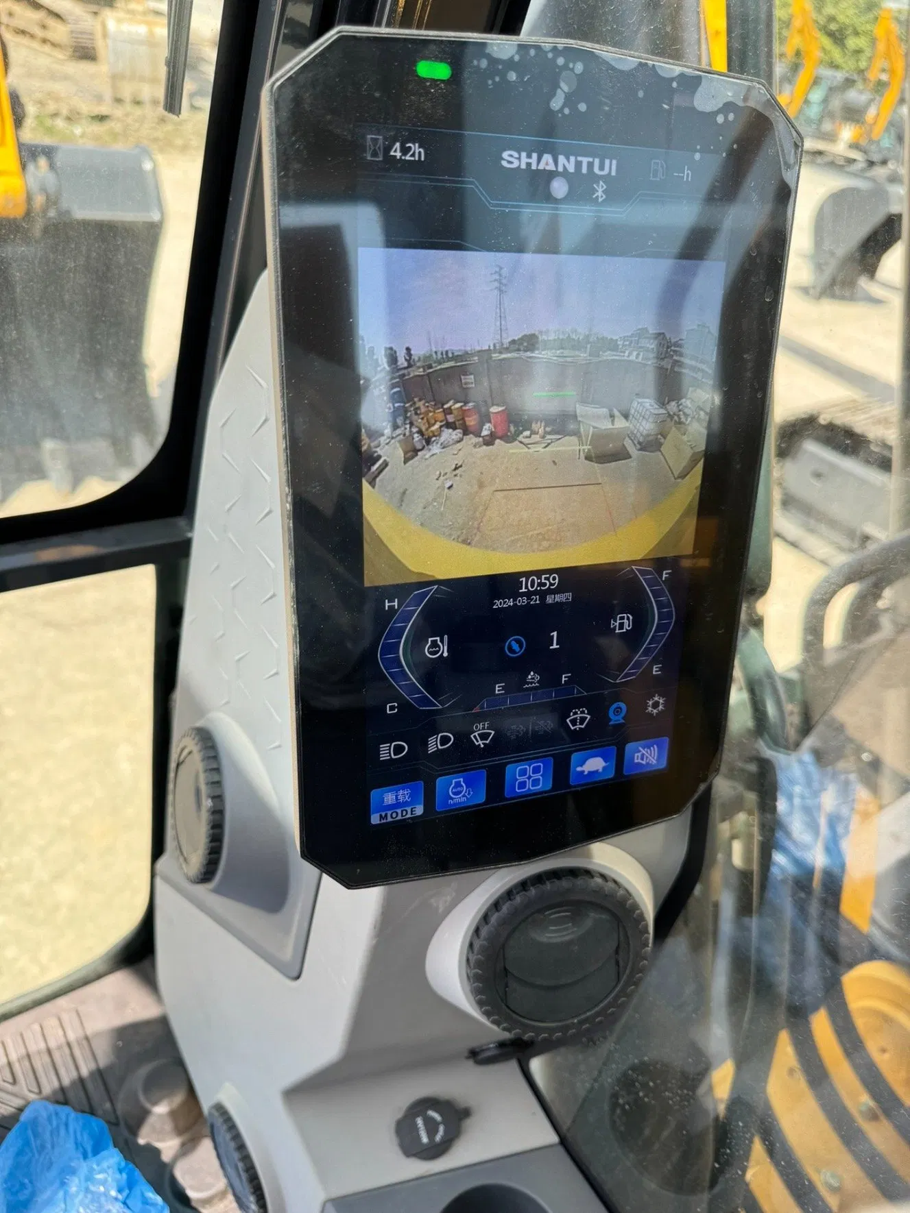 Experience Unmatched Stability with The Se215-10w's Hydrostatic System