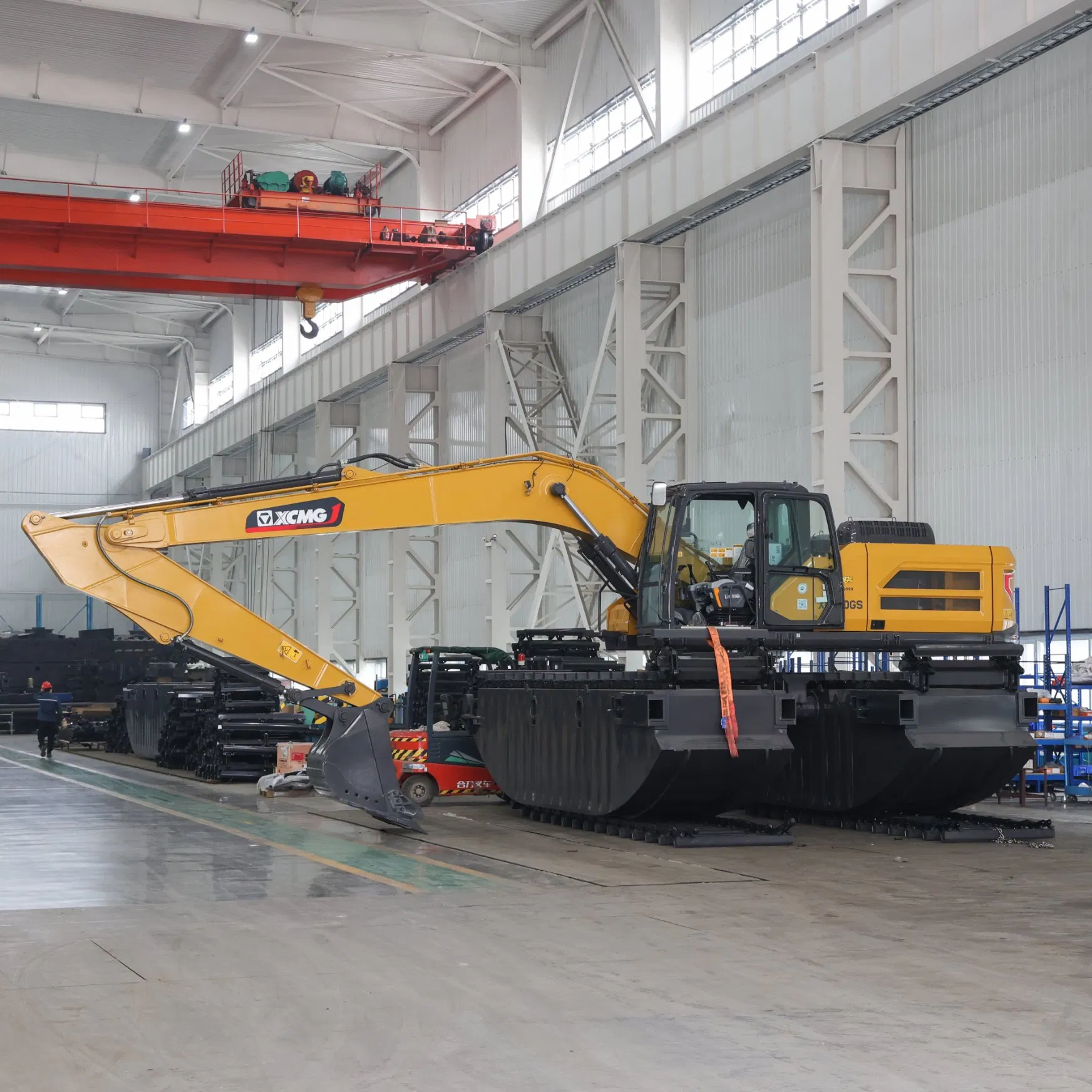 Powerful Jinyi Excavator: New Heavy Duty Amphibious Equipment for China