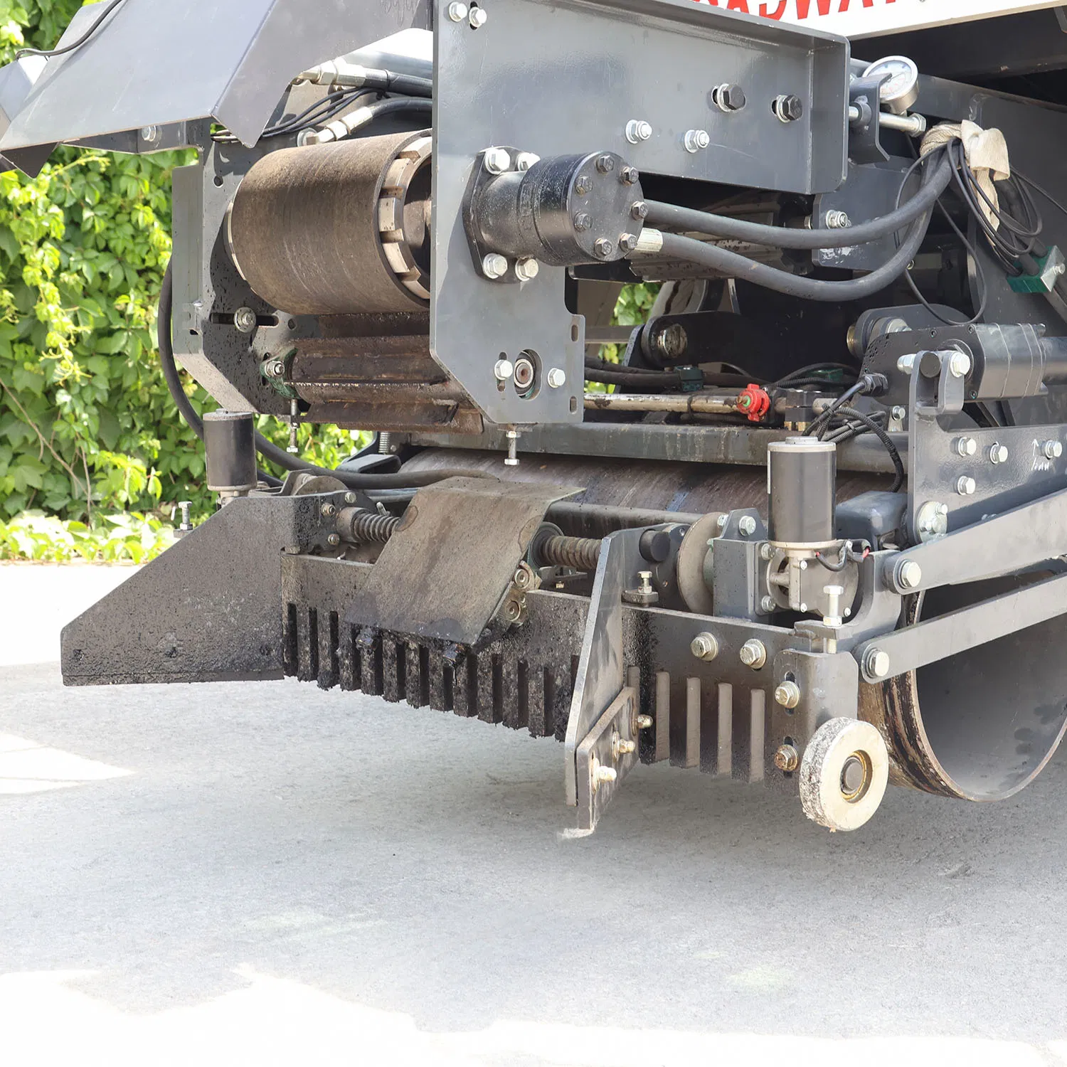 High-Efficiency Asphalt Patcher Machine with 270 L Fuel Tank for Road Construction