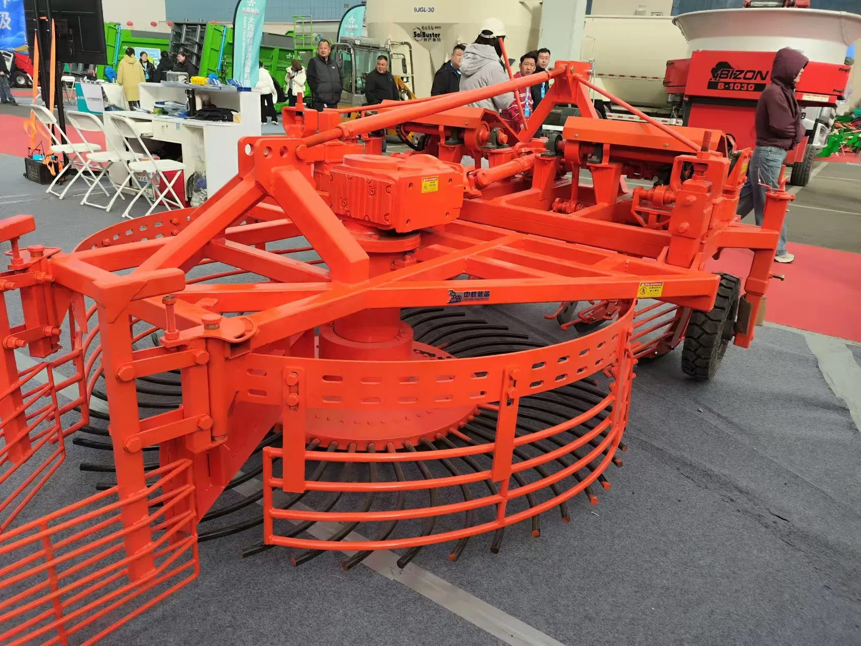 Advanced 4-Row Beet Harvesting Equipment: Equipped with Tailored Folding Solutions